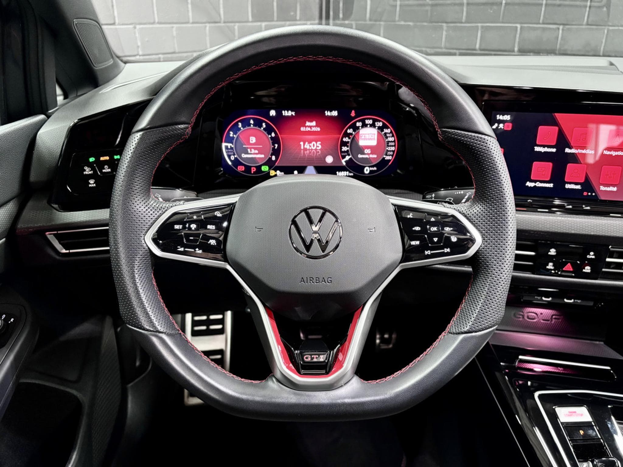 VW Golf GTI Clubsport 2.0 TSI 300 CV DSG7 *MATRIX* *TÊTE HAUTE* *PAN (2024) - Photo 10