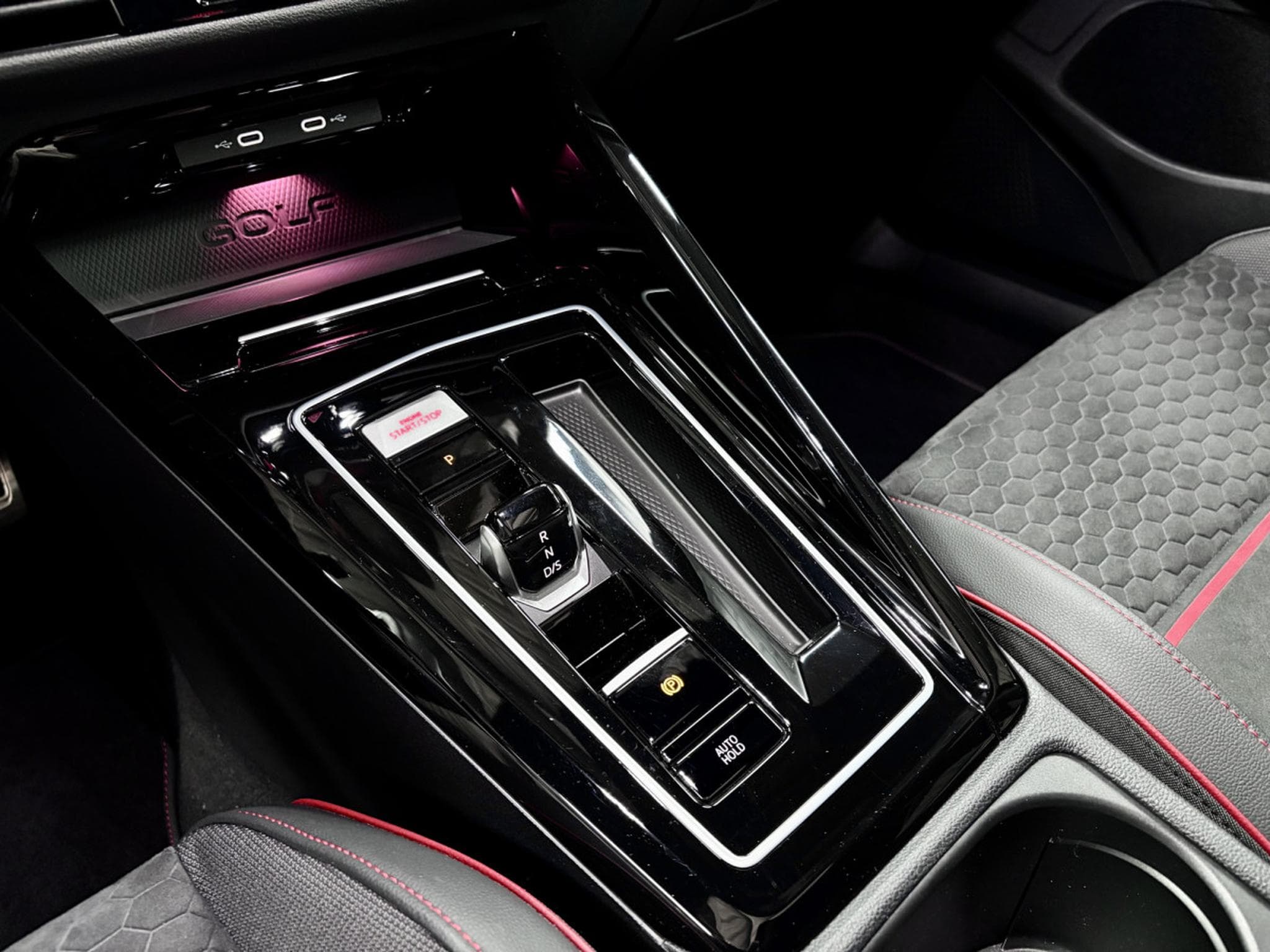 VW Golf GTI Clubsport 2.0 TSI 300 CV DSG7 *MATRIX* *TÊTE HAUTE* *PAN (2024) - Photo 15