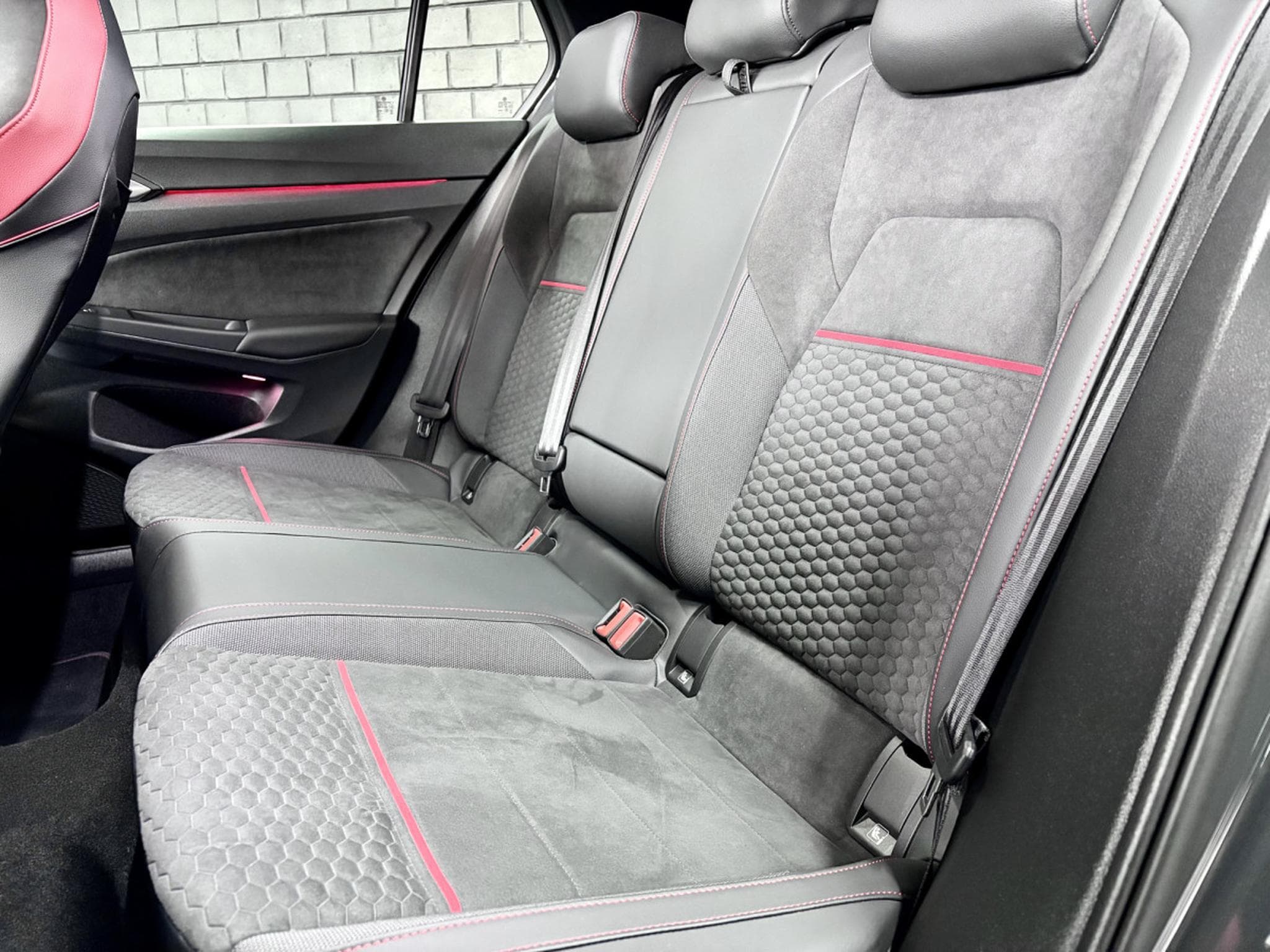 VW Golf GTI Clubsport 2.0 TSI 300 CV DSG7 *MATRIX* *TÊTE HAUTE* *PAN (2024) - Photo 22
