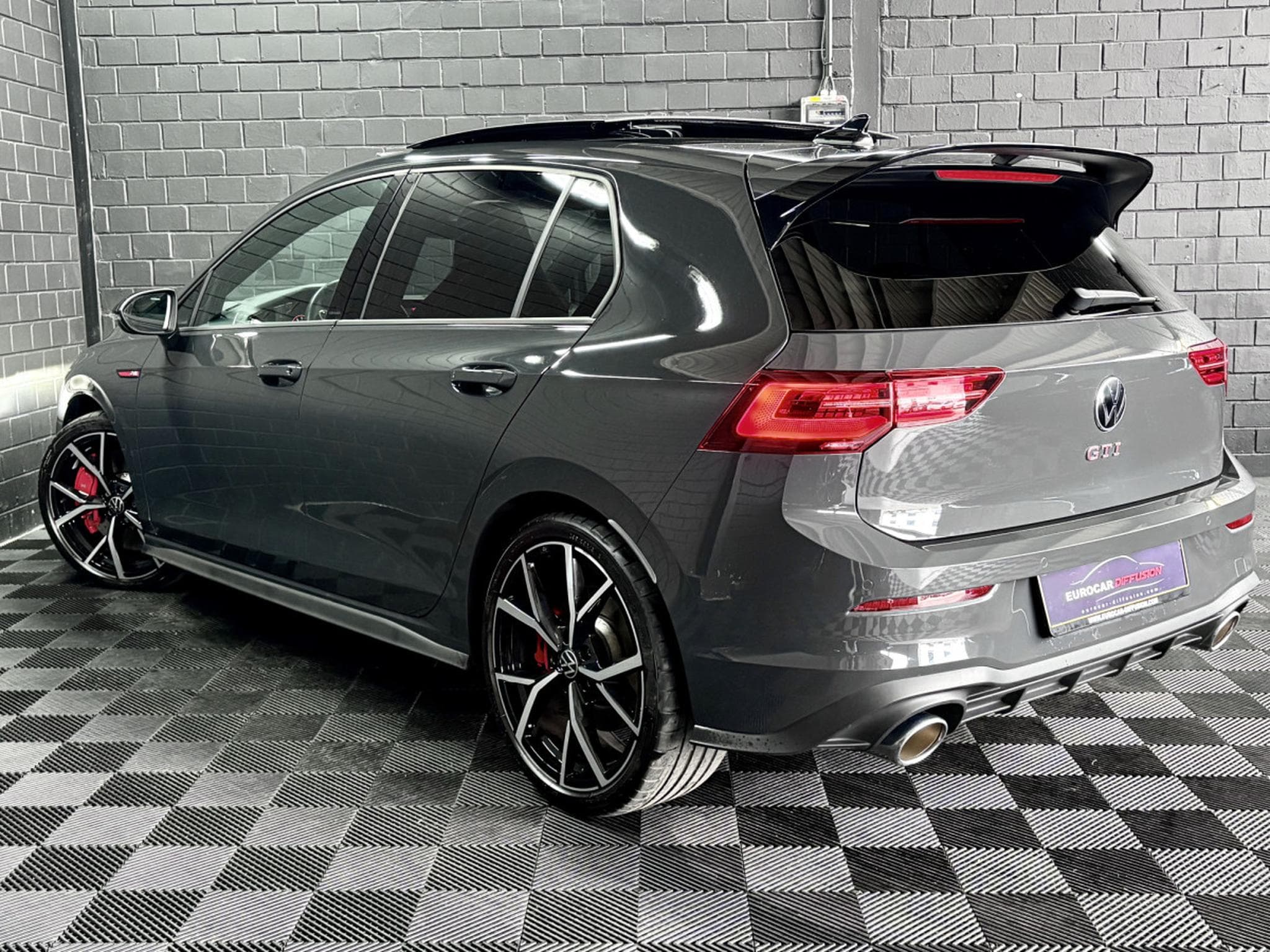VW Golf GTI Clubsport 2.0 TSI 300 CV DSG7 *MATRIX* *TÊTE HAUTE* *PAN (2024) - Photo 4