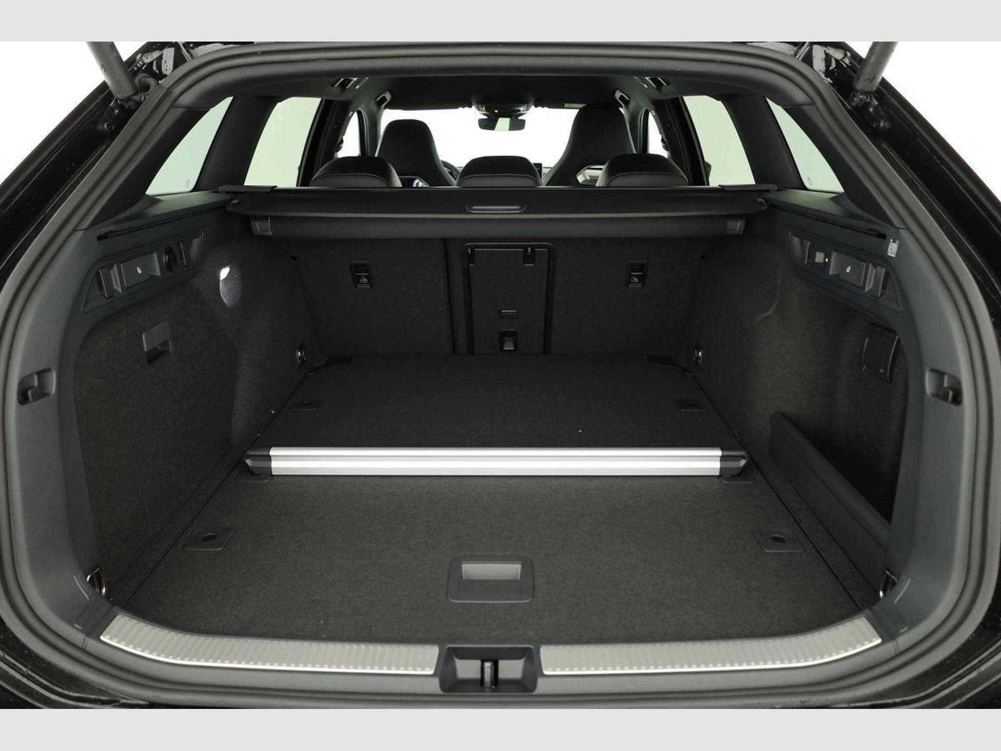 VW Passat Variant 2.0 TDI 142 kW 4Motion R-Line (2026) - Photo 11
