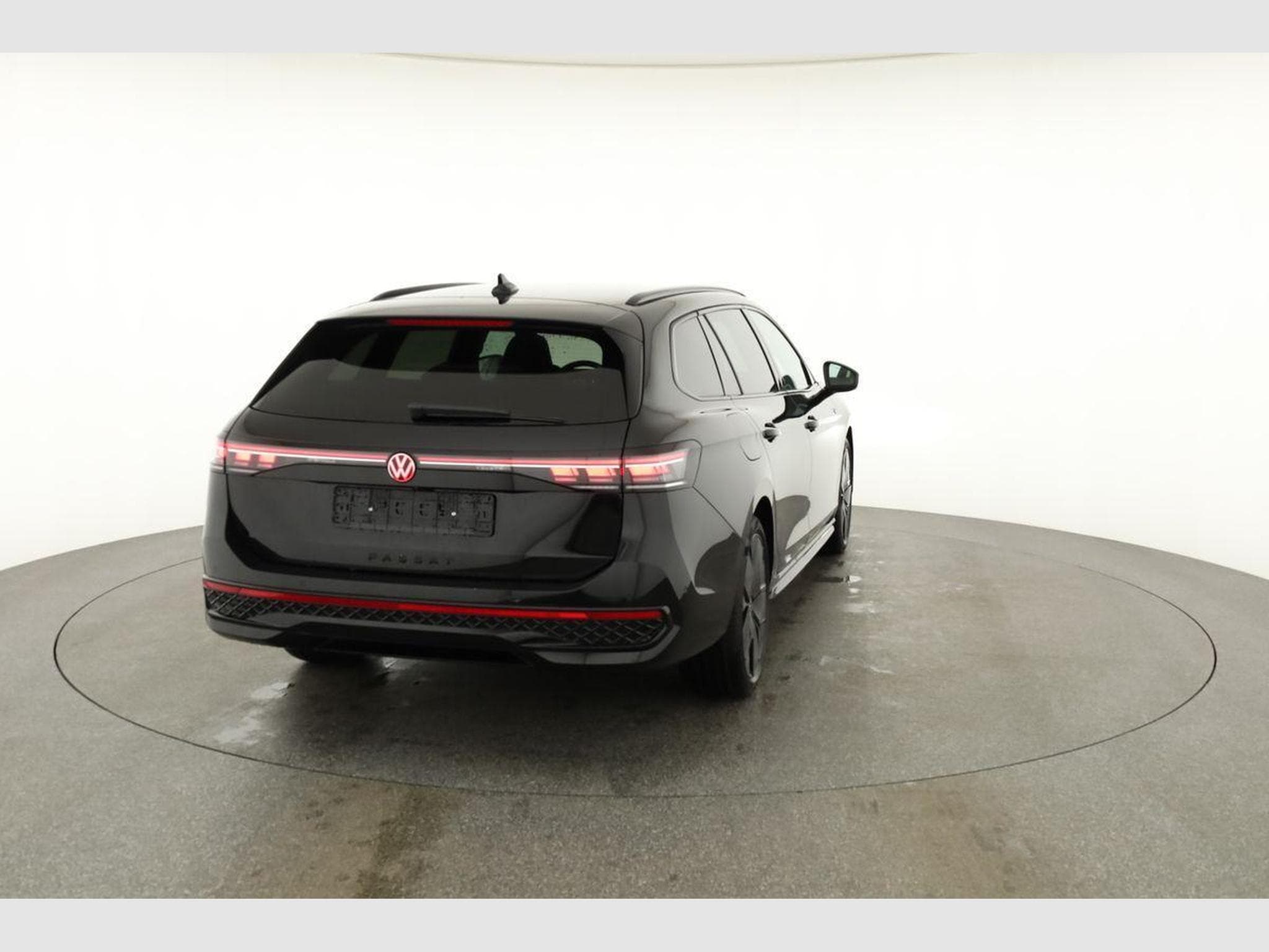 VW Passat Variant 2.0 TDI 142 kW 4Motion R-Line (2026) - Photo 17