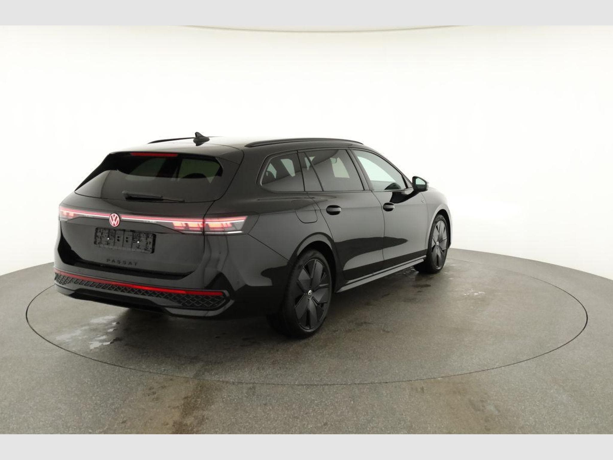 VW Passat Variant 2.0 TDI 142 kW 4Motion R-Line (2026) - Photo 18