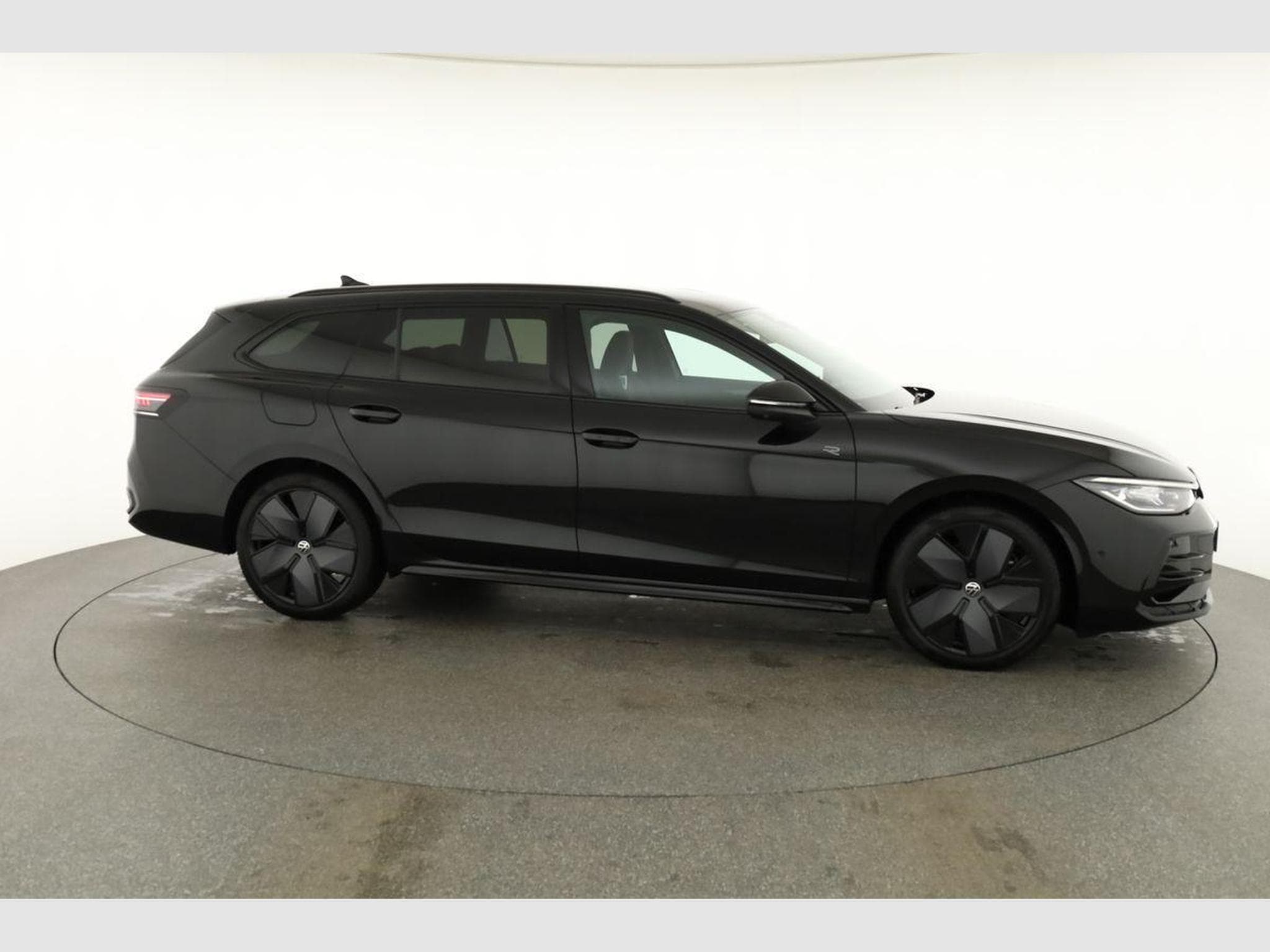 VW Passat Variant 2.0 TDI 142 kW 4Motion R-Line (2026) - Photo 23
