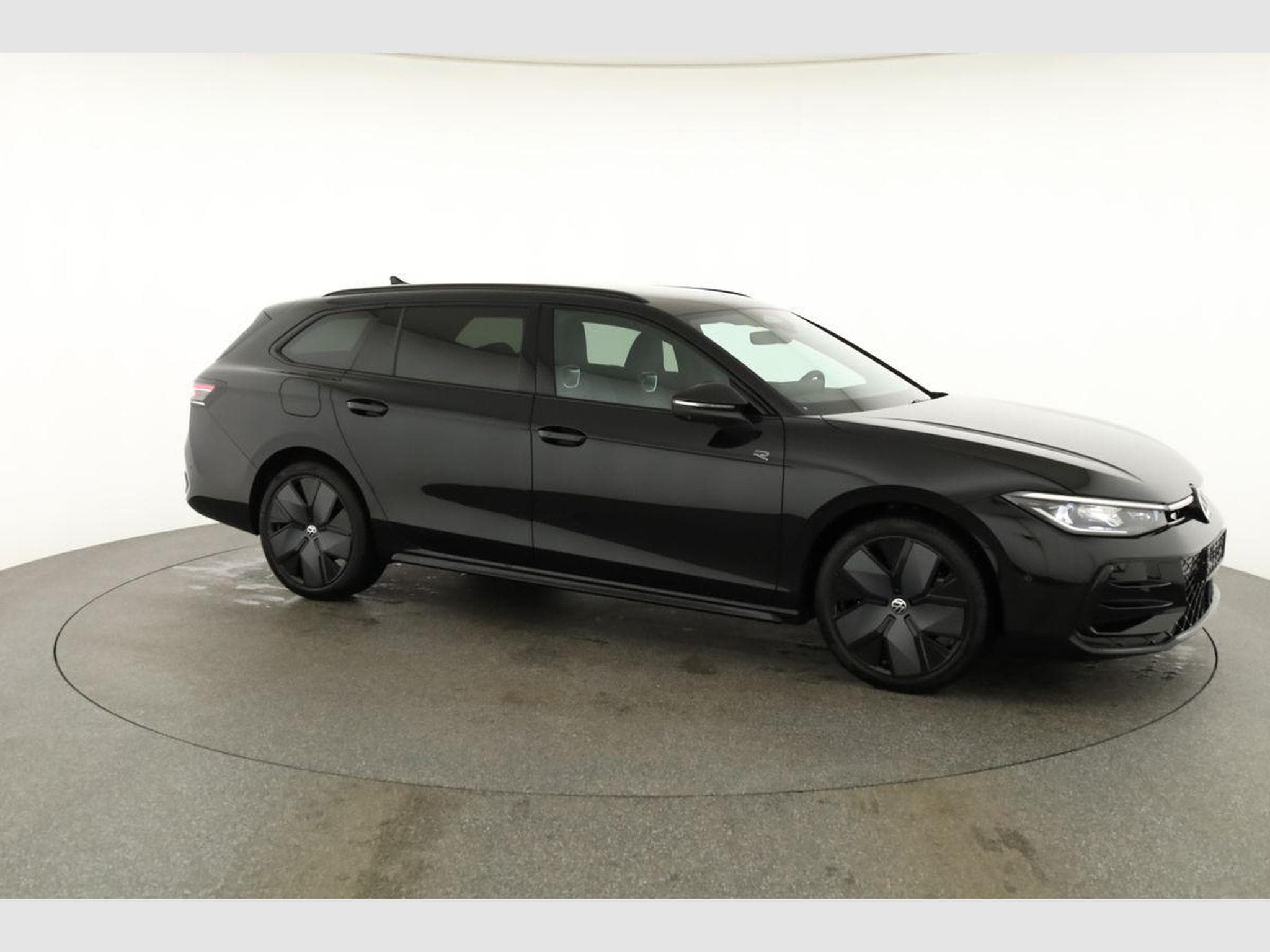 VW Passat Variant 2.0 TDI 142 kW 4Motion R-Line (2026) - Photo 24