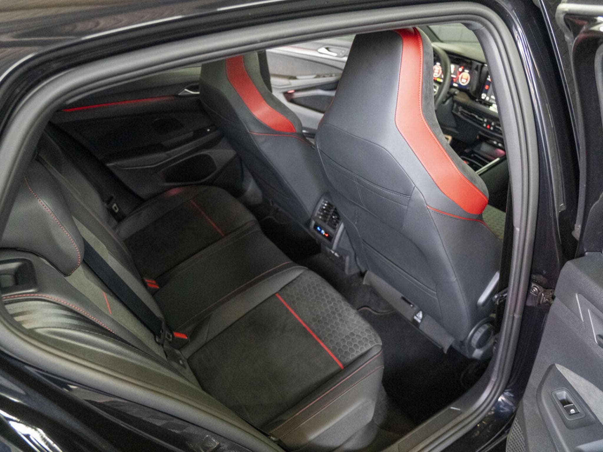 VW Golf GTI Clubsport 2.0 TSI 300 CV DSG7 *Matrix* *Harman* (2023) - Photo 16