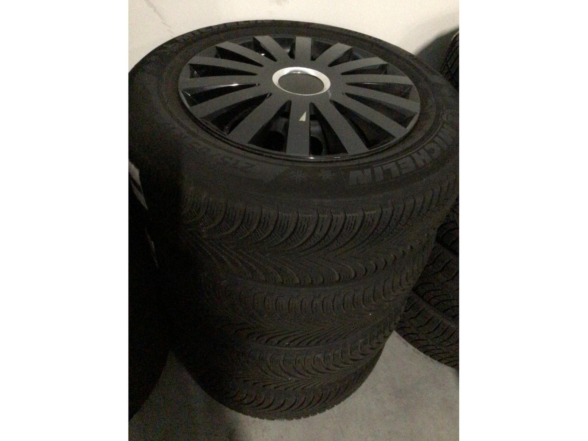 Jantes acier + Pneus – 17" - Photo 1