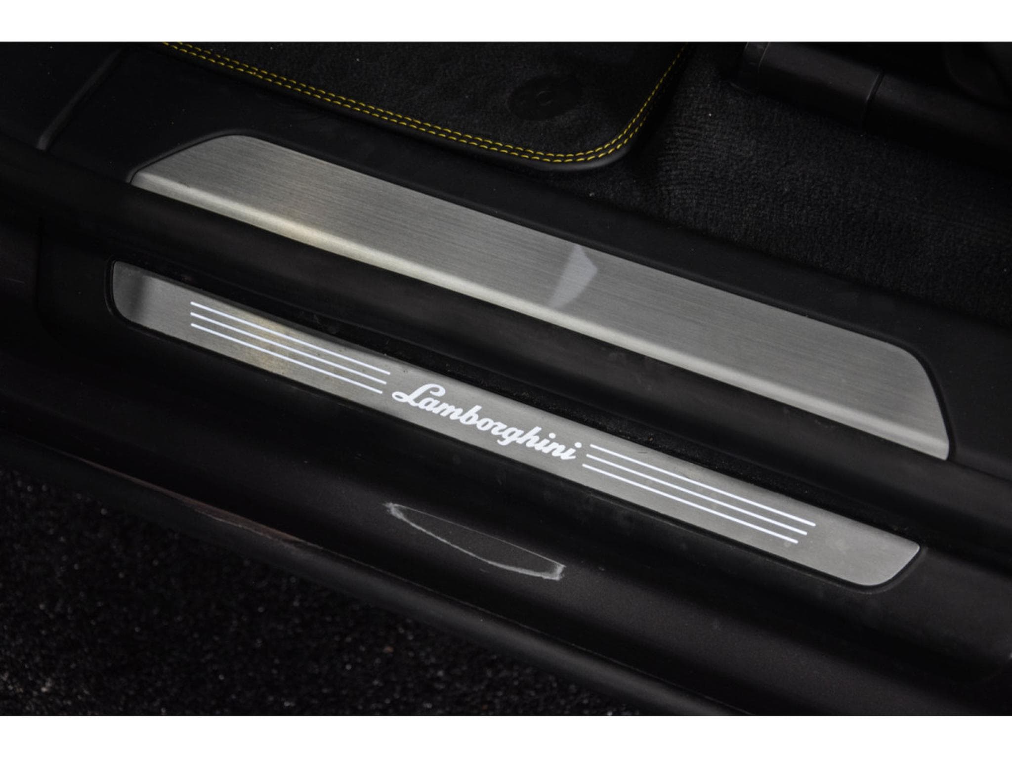 Lamborghini Urus V8 AKRAPOVIC - GRIGIO KERES (2022) - Photo 28
