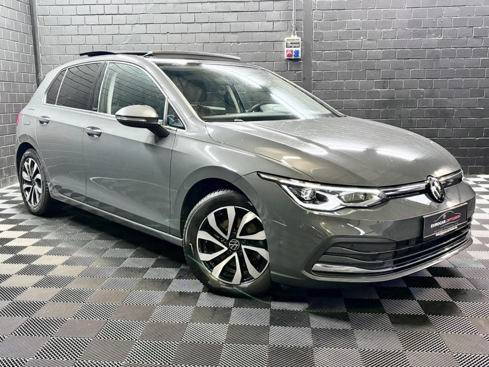 VW Golf Life ACTIVE 2.0 TDI DSG7 150 CV ** Attelage ** Caméra ** (2022) - Photo 3