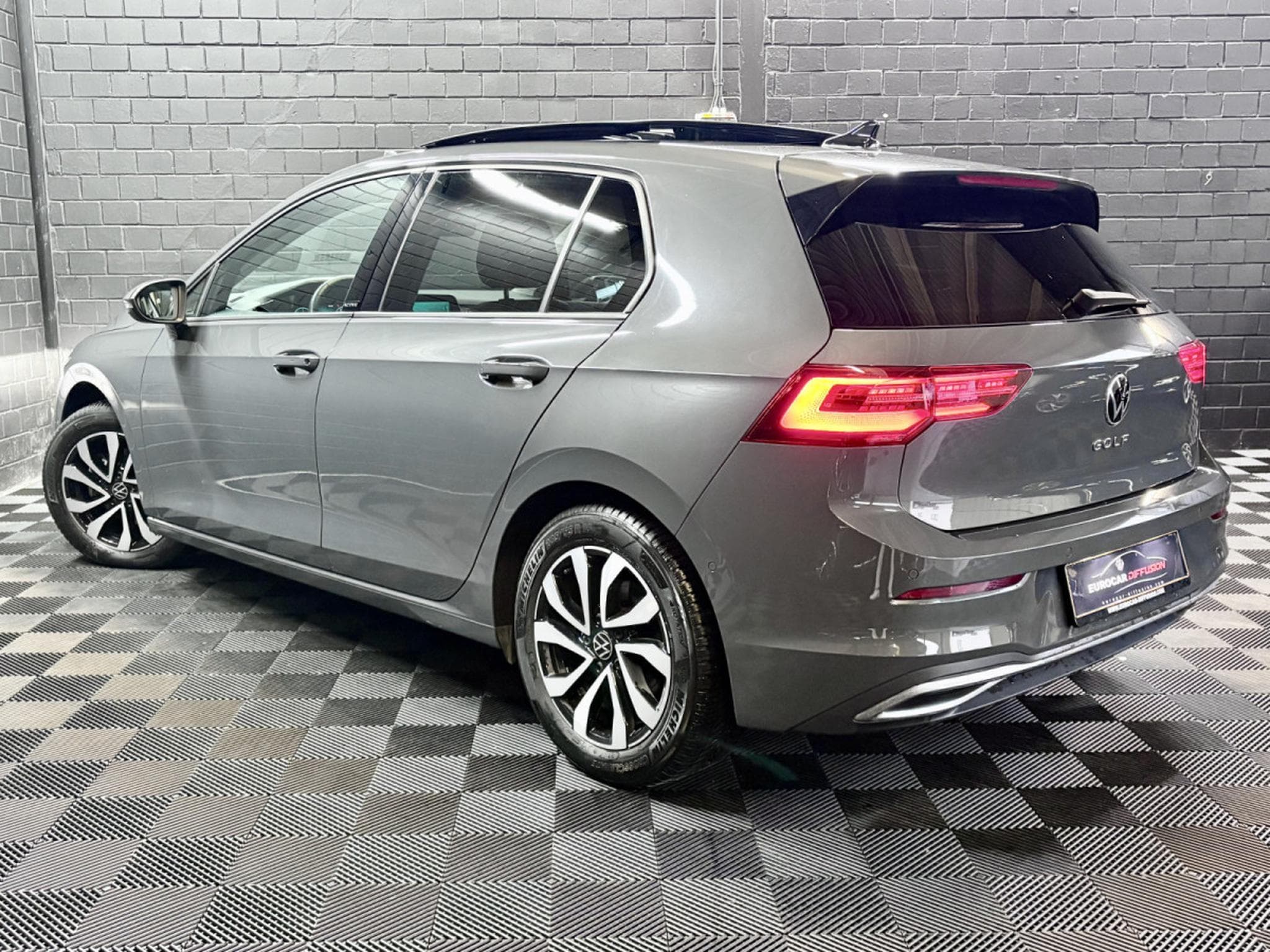 VW Golf Life ACTIVE 2.0 TDI DSG7 150 CV ** Attelage ** Caméra ** (2022) - Photo 4