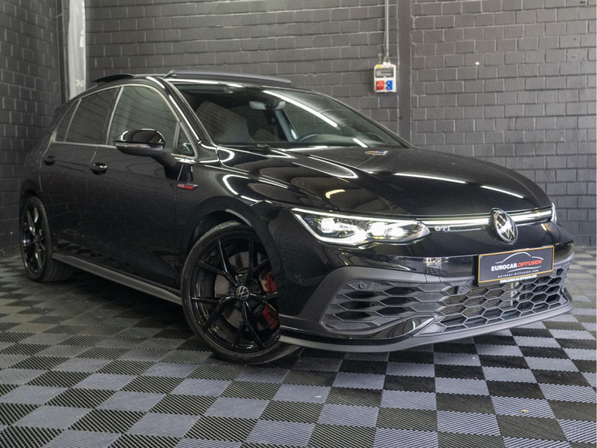 VW Golf GTI Clubsport 2.0 TSI 300 CV DSG7 *Matrix* *Harman* Toit Ouv (2023) - Photo 3