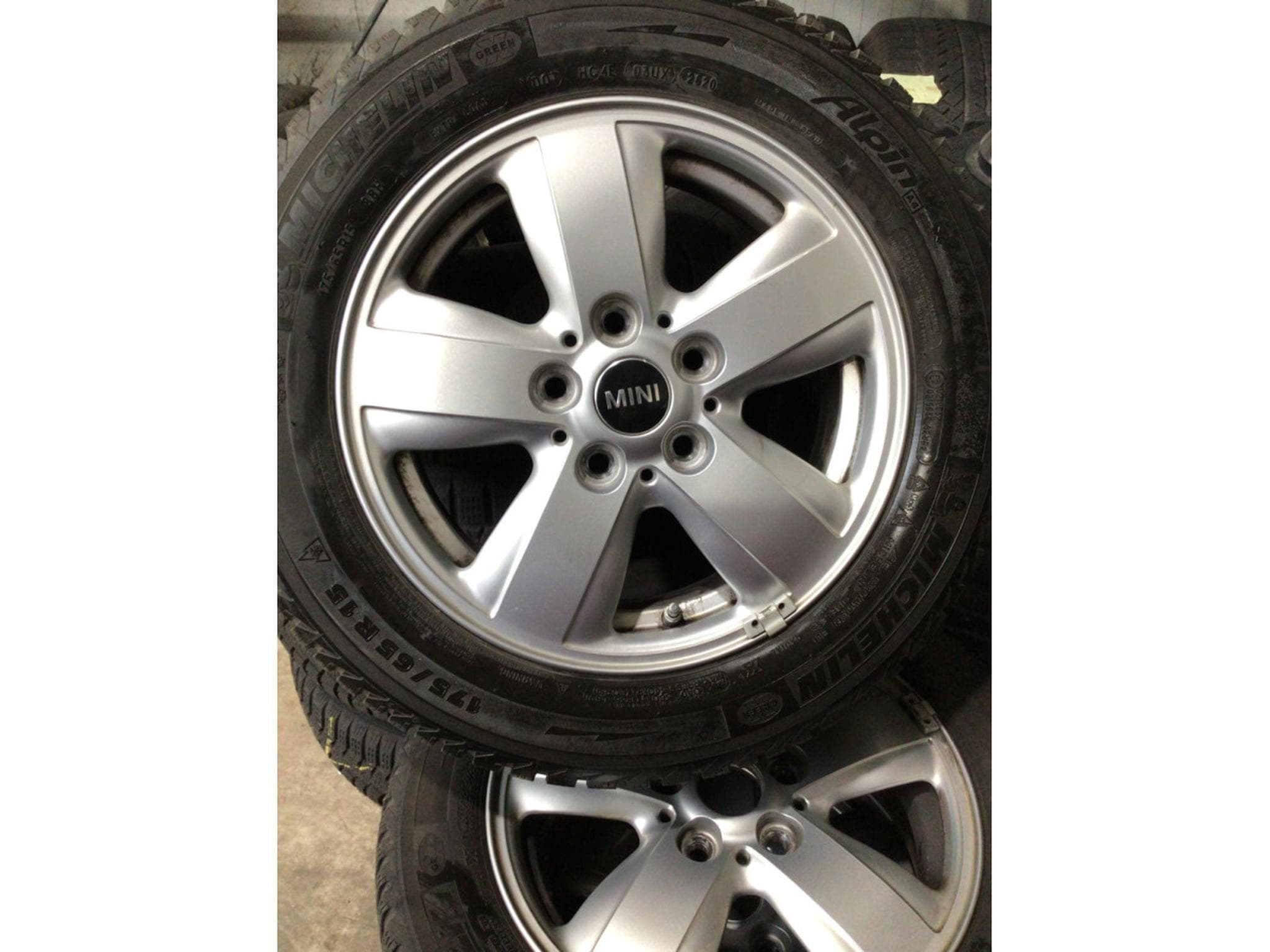 Jantes alu + Pneus h – 15" - Photo 1