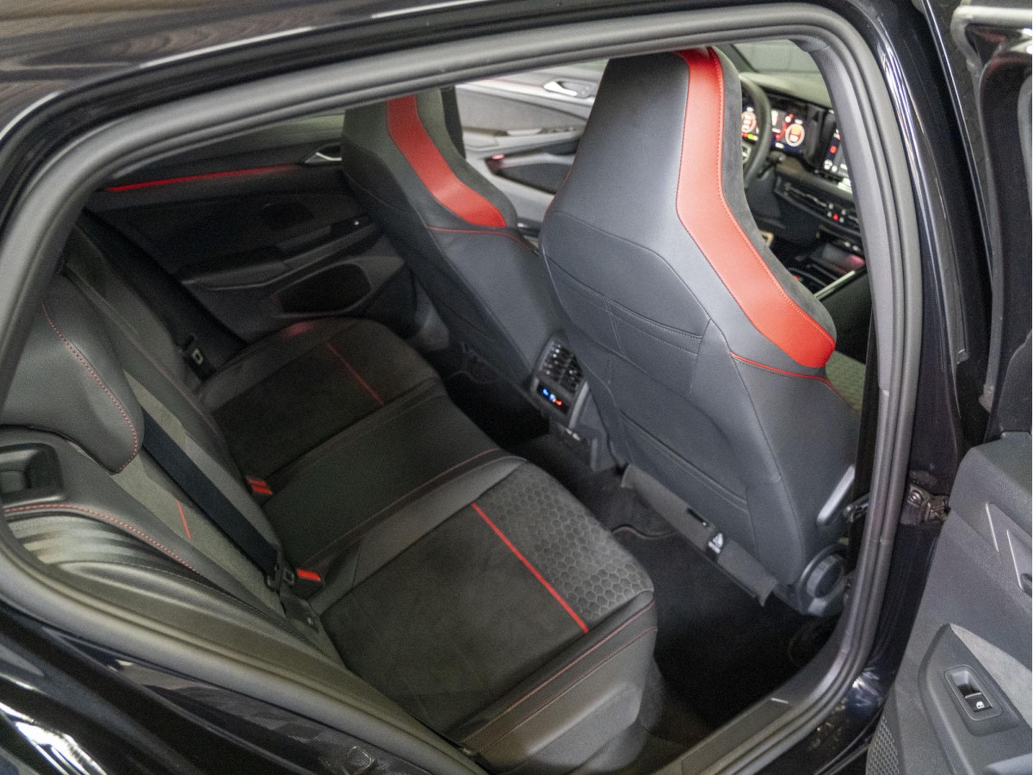 VW Golf GTI Clubsport 2.0 TSI 300CV DSG7 (2023) - Photo 20