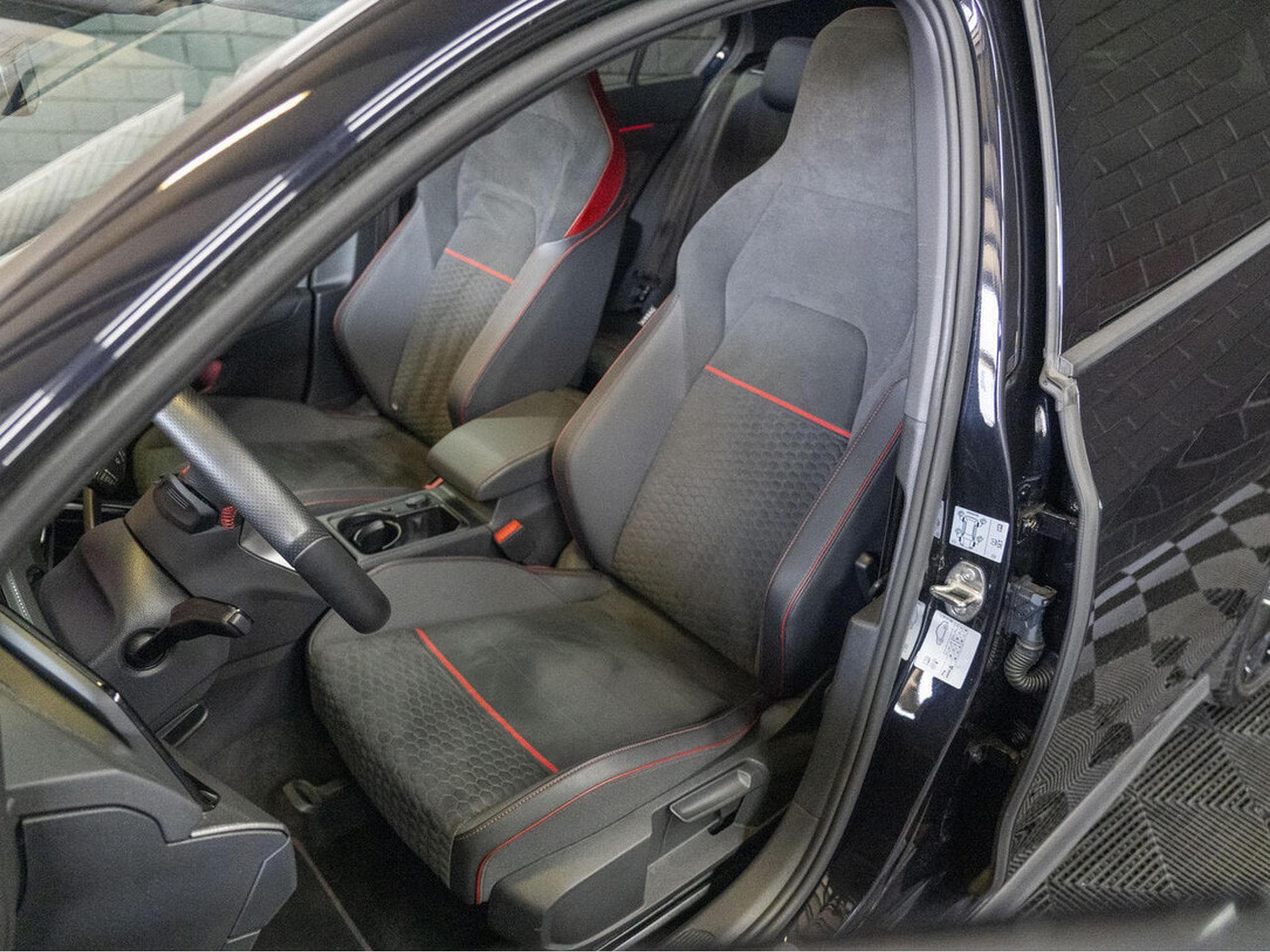 VW Golf GTI Clubsport 2.0 TSI 300 CV DSG7 * MATRIX * ACC * Caméra * (2022) - Photo 6