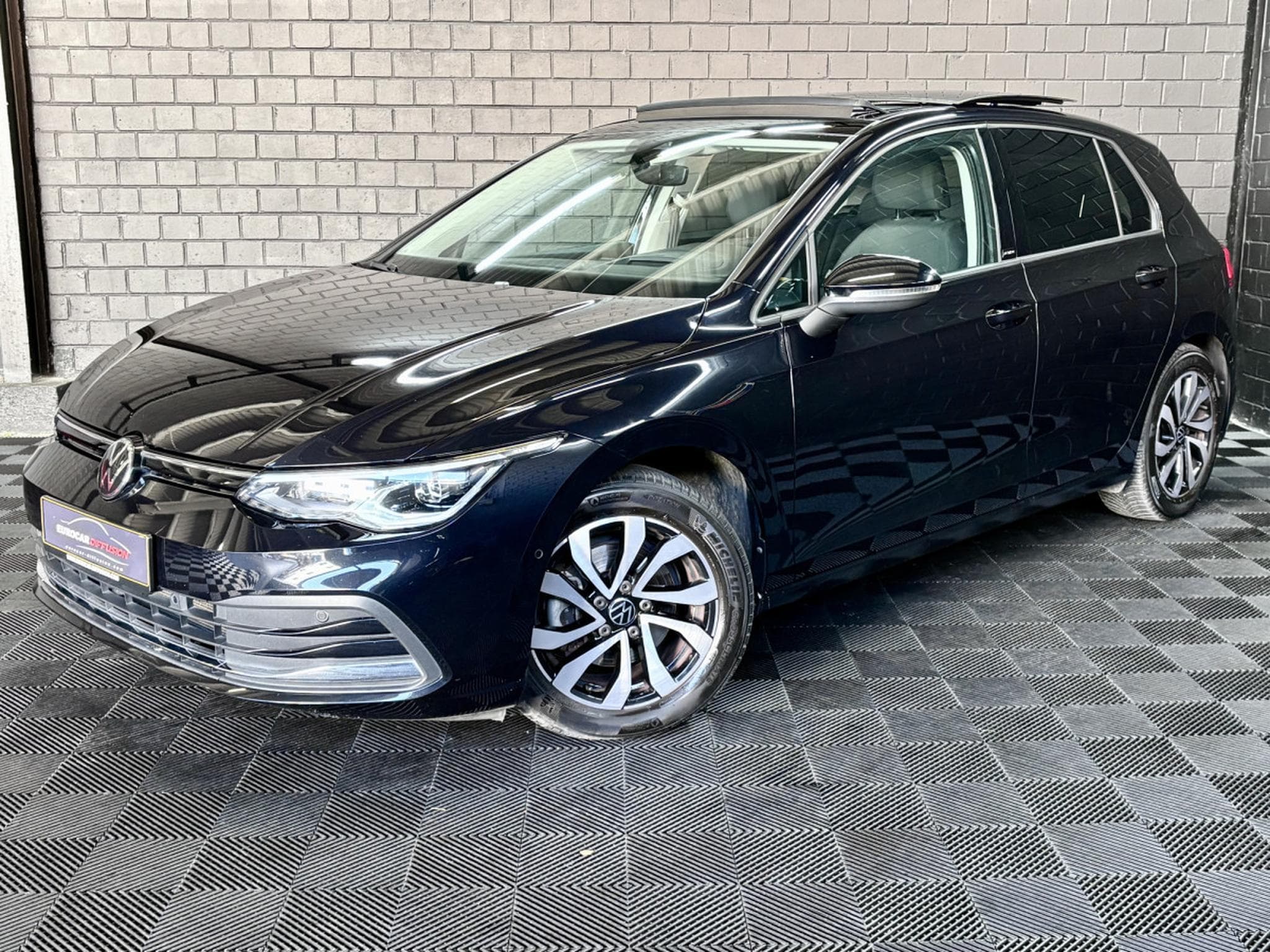 VW Golf Life ACTIVE 2.0 TDI DSG7 150 CV ** Attelage ** Caméra ** (2022) - Photo 1
