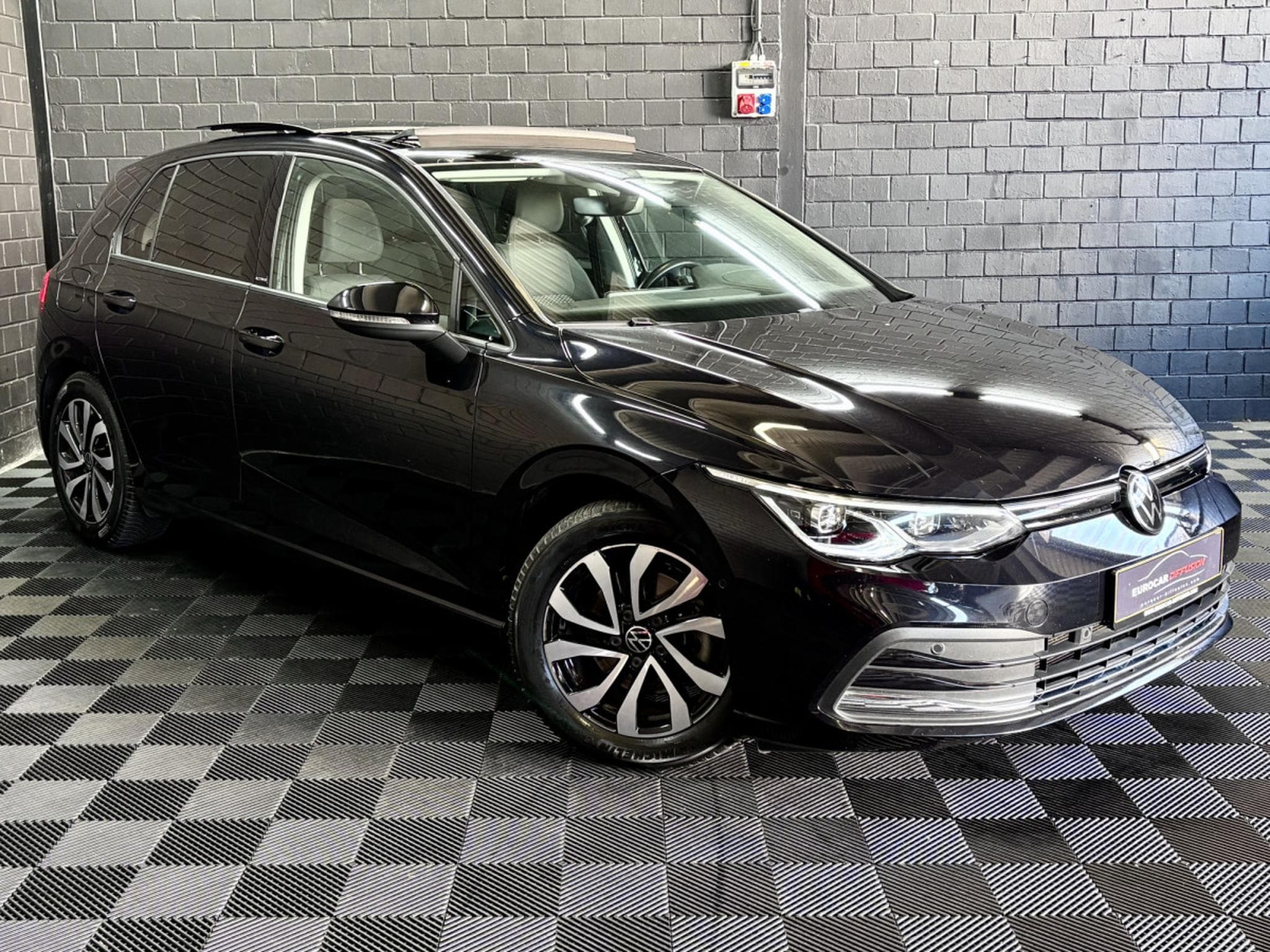 VW Golf Life ACTIVE 2.0 TDI DSG7 150 CV ** Attelage ** Caméra ** (2022) - Photo 3