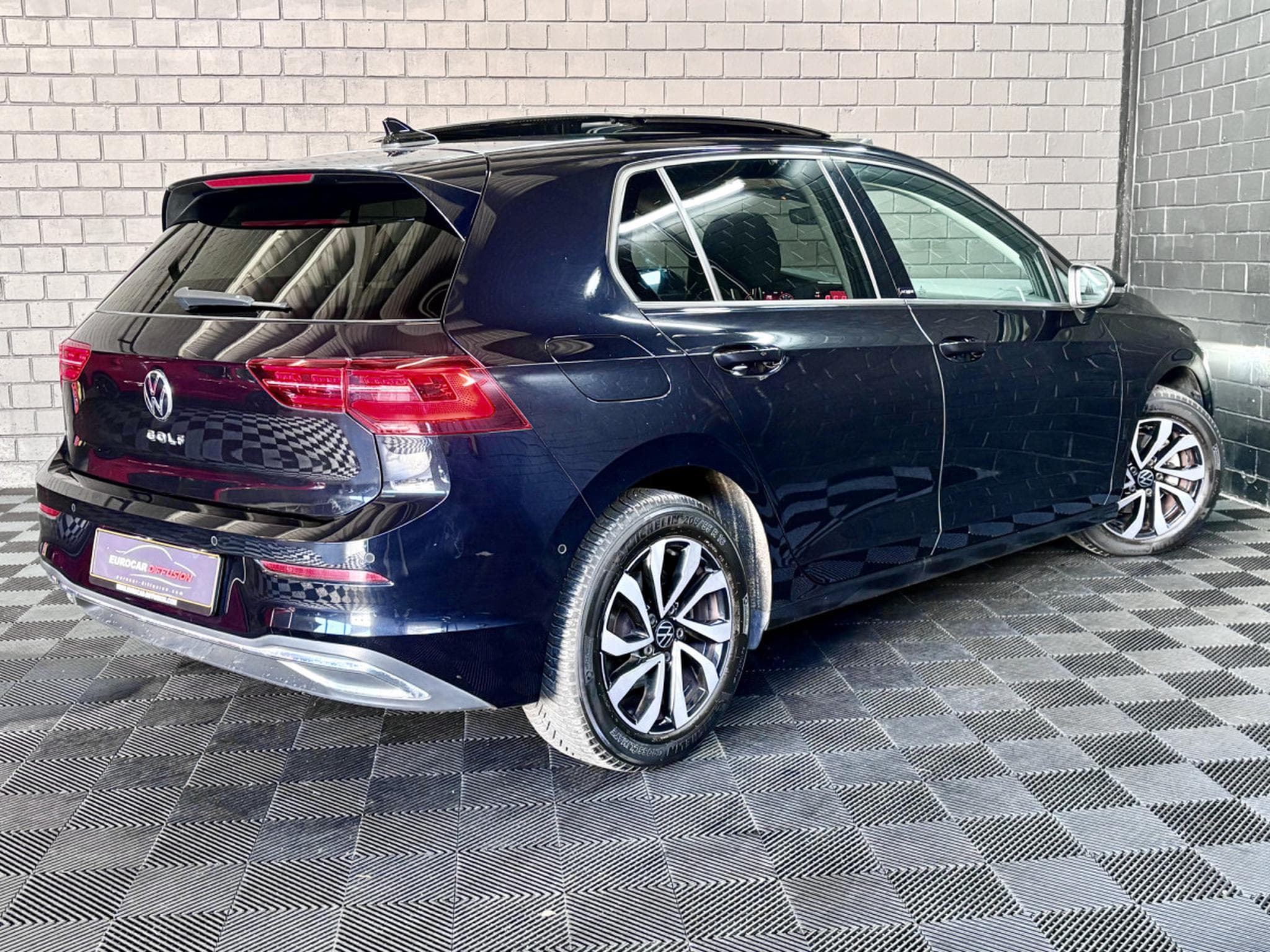 VW Golf Life ACTIVE 2.0 TDI DSG7 150 CV ** Attelage ** Caméra ** (2022) - Photo 6