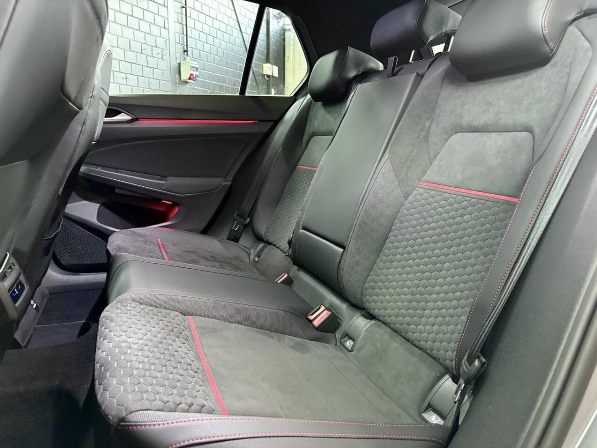 VW Golf GTI Clubsport 2.0 TSI 300 CV DSG7 *Matrix* *Toit Ouvrant* *H (2023) - Photo 20