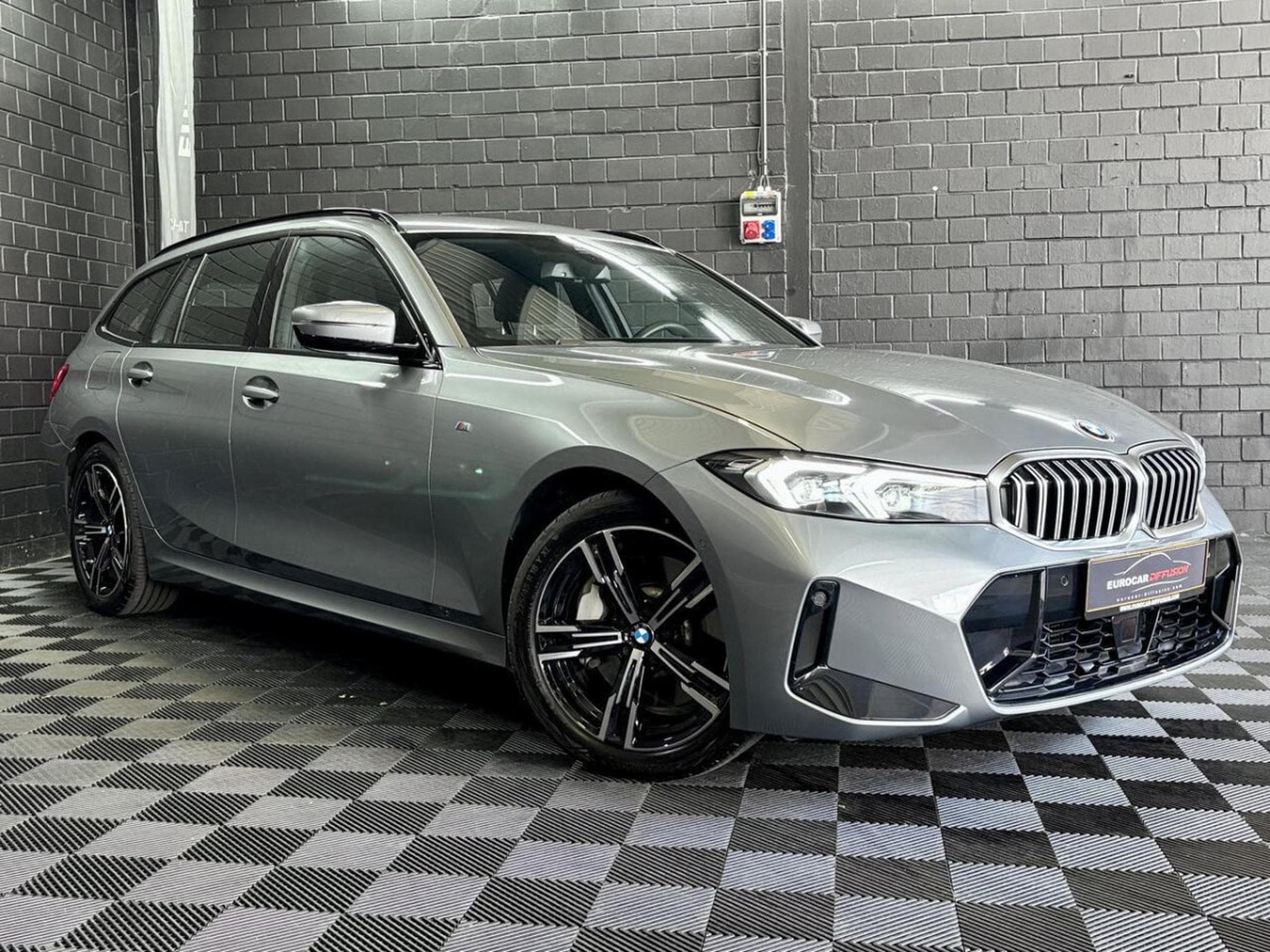 BMW 330 330i M-Sport Touring xDrive 245CV * Hayon * ACC * Sièges cha (2024) - Photo 3