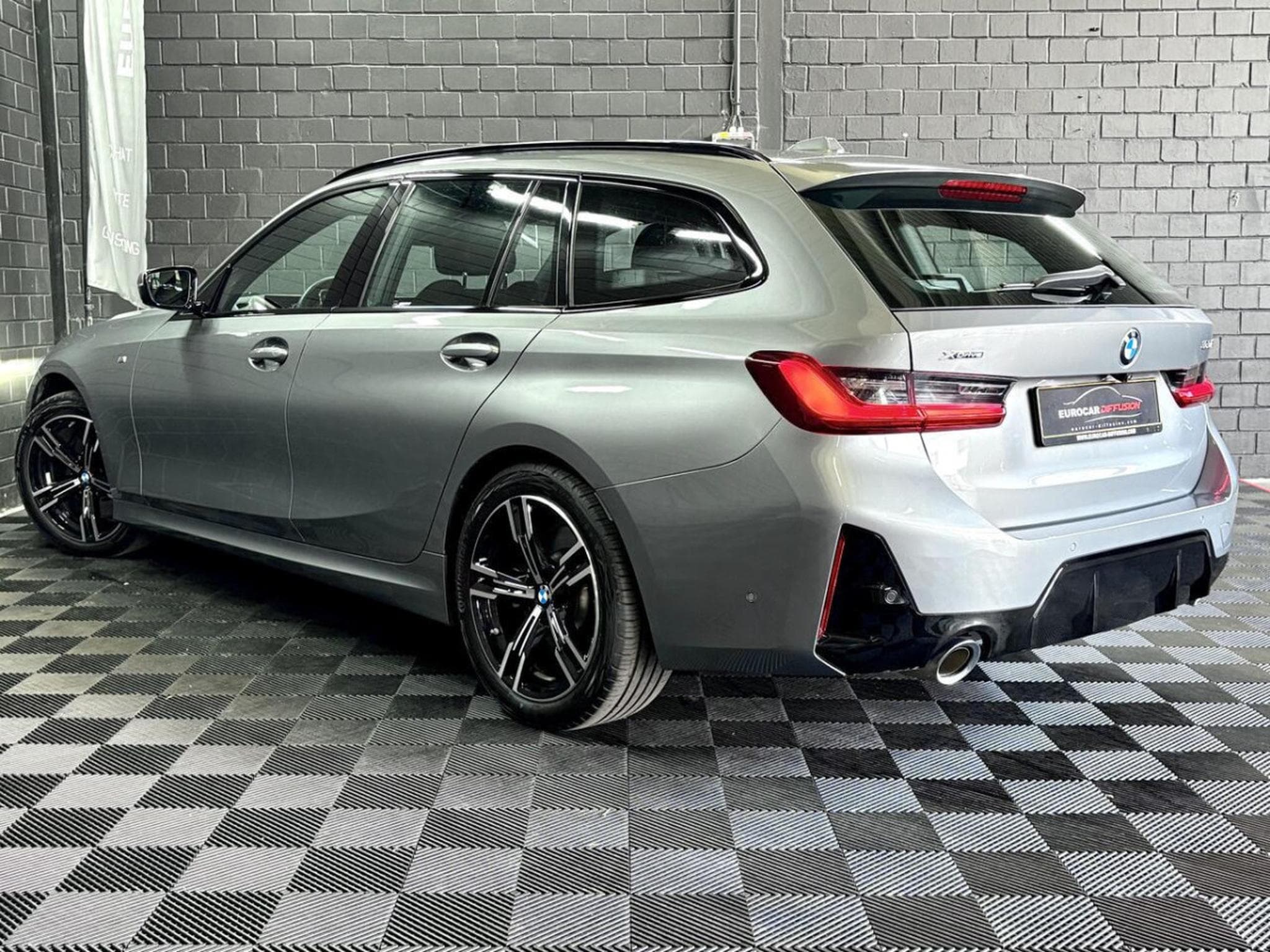BMW 330 330i M-Sport Touring xDrive 245CV * Hayon * ACC * Sièges cha (2024) - Photo 4