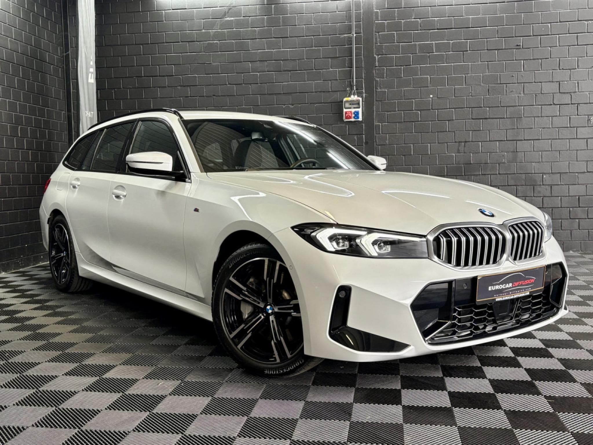 BMW 330 330i xDrive M-Sport Touring 245CV *Hayon*ACC*Sièges chauffan (2025) - Photo 3