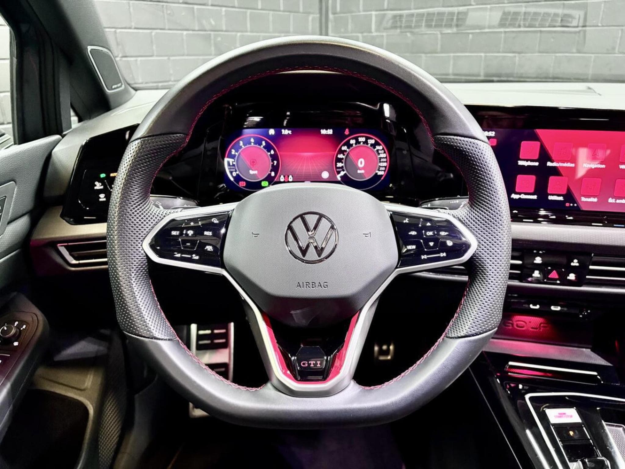 VW Golf GTI Clubsport 2.0 TSI 300CV DSG7 ** DCC ** Matrix ** Caméra (2023) - Photo 10