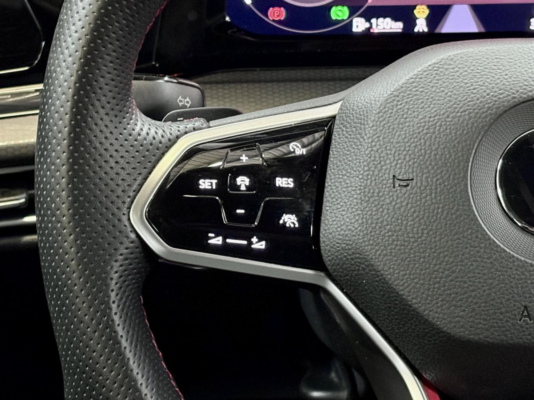 VW Golf GTI Clubsport 2.0 TSI 300CV DSG7 ** DCC ** Matrix ** Caméra (2023) - Photo 11