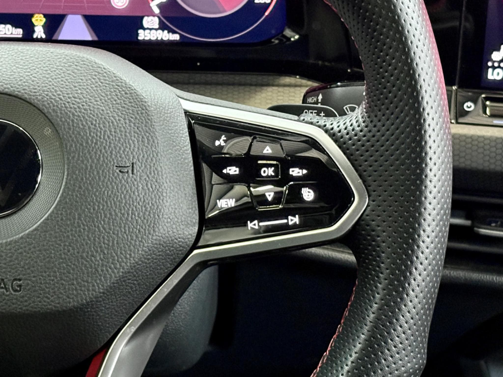 VW Golf GTI Clubsport 2.0 TSI 300CV DSG7 ** DCC ** Matrix ** Caméra (2023) - Photo 12