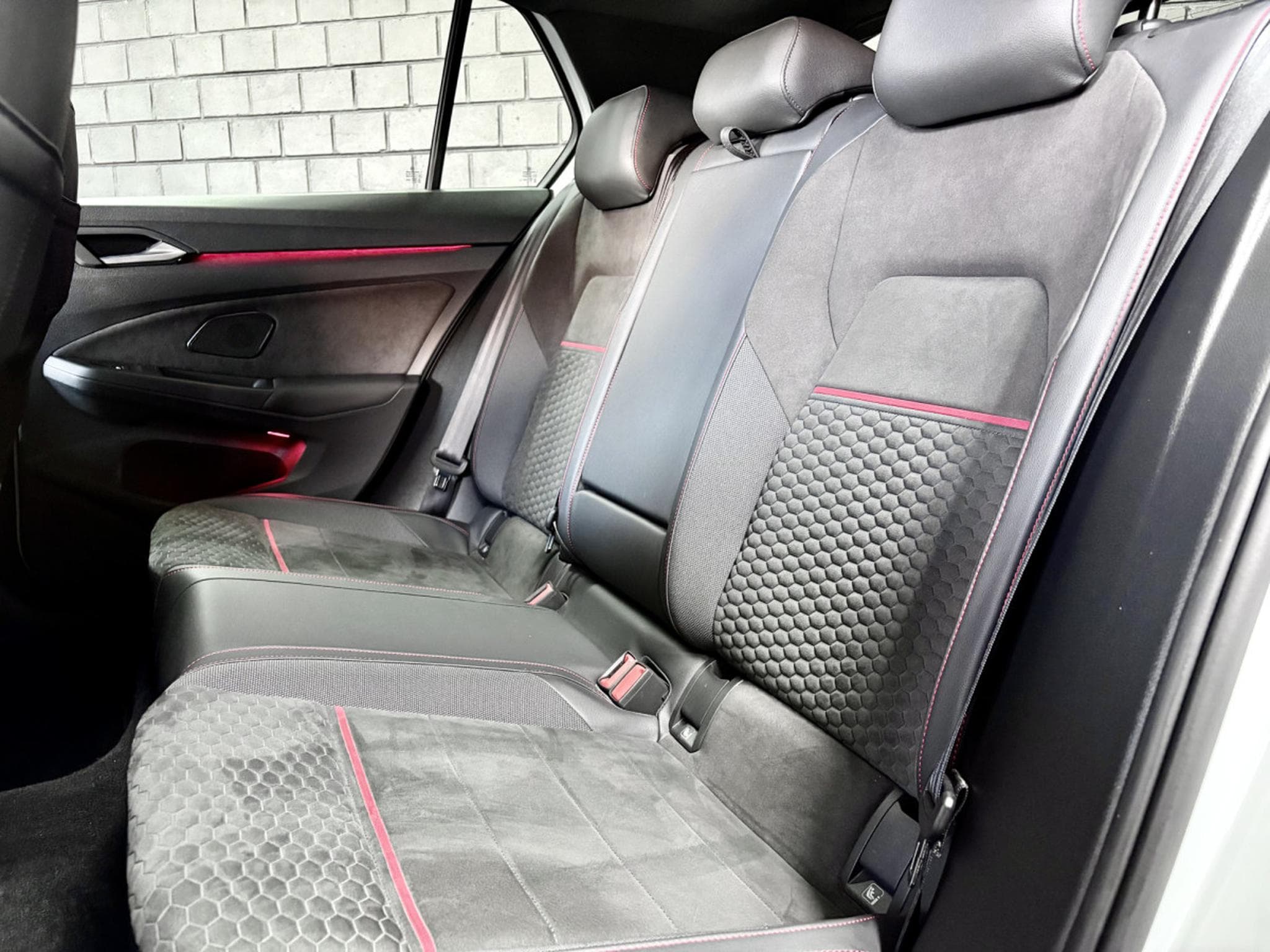 VW Golf GTI Clubsport 2.0 TSI 300CV DSG7 ** DCC ** Matrix ** Caméra (2023) - Photo 19