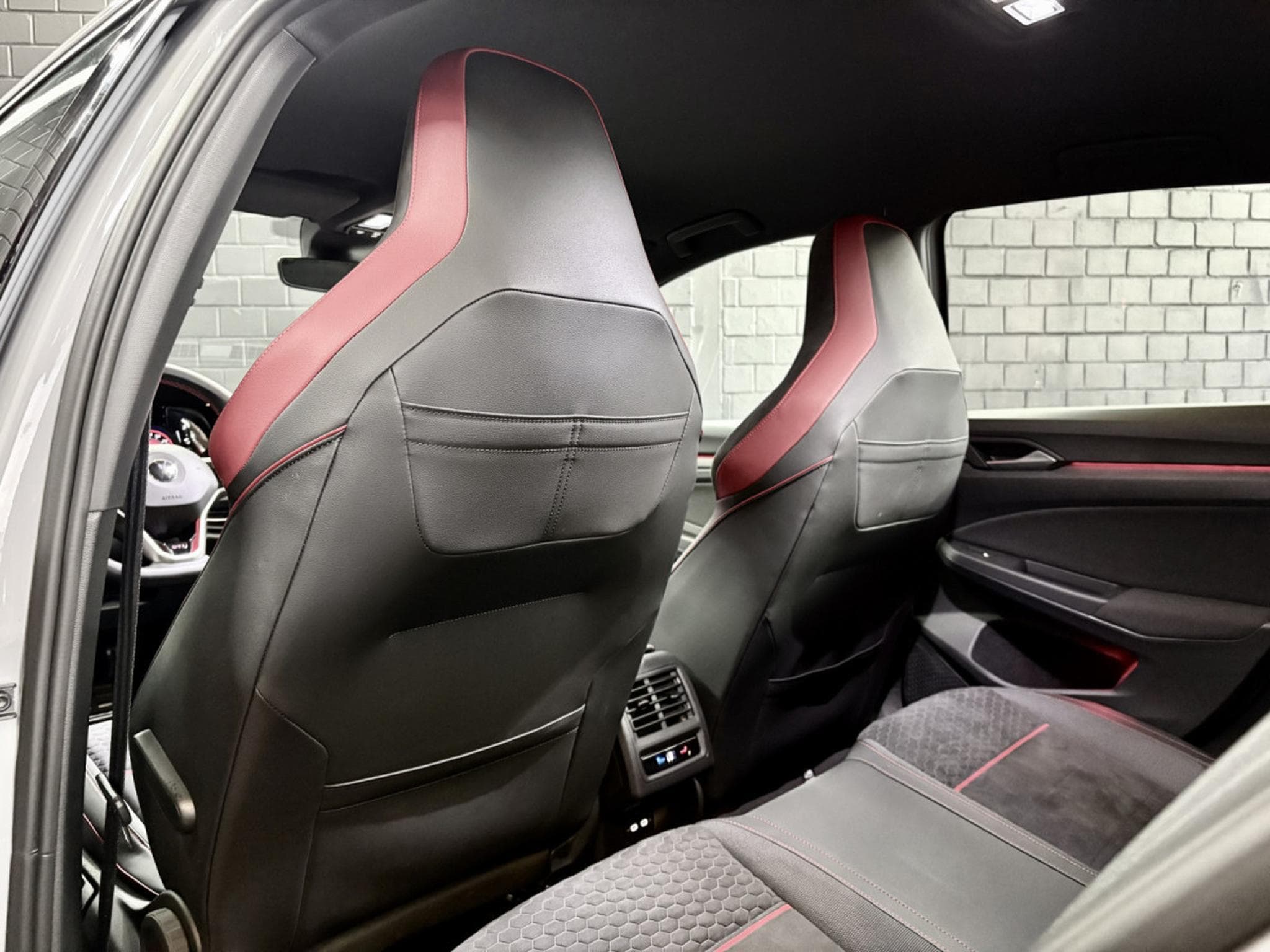 VW Golf GTI Clubsport 2.0 TSI 300CV DSG7 ** DCC ** Matrix ** Caméra (2023) - Photo 20