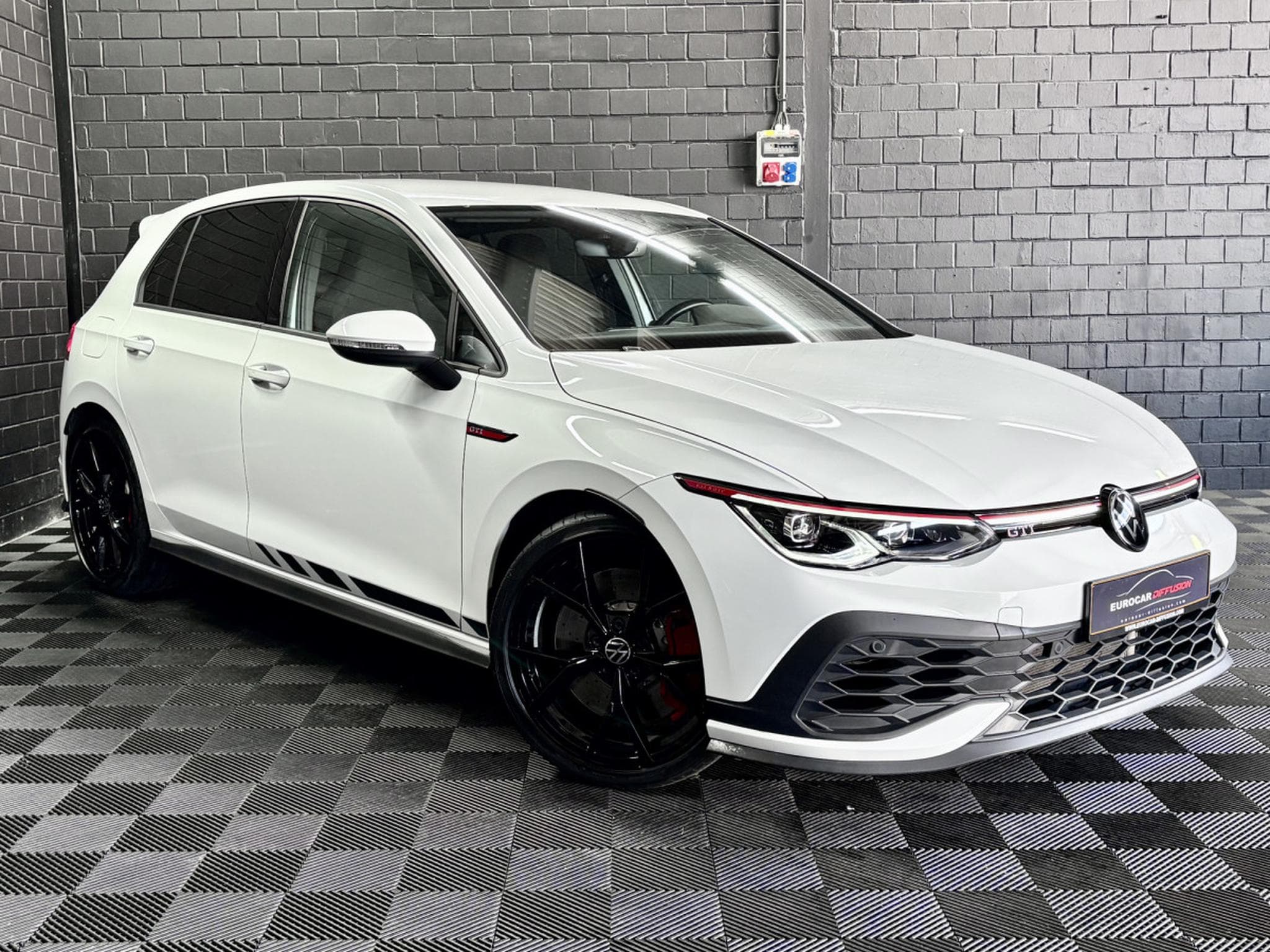 VW Golf GTI Clubsport 2.0 TSI 300CV DSG7 ** DCC ** Matrix ** Caméra (2023) - Photo 3