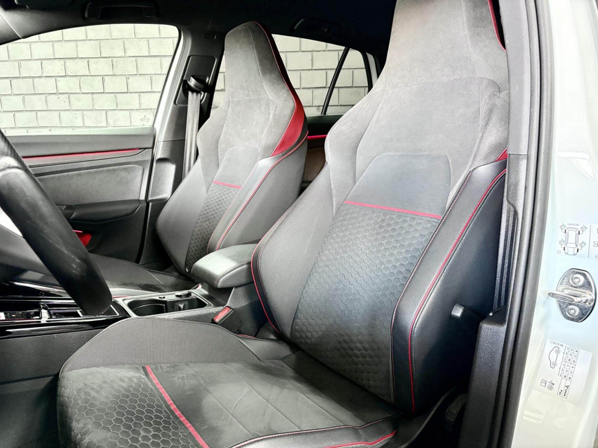 VW Golf GTI Clubsport 2.0 TSI 300CV DSG7 ** DCC ** Matrix ** Caméra (2023) - Photo 7