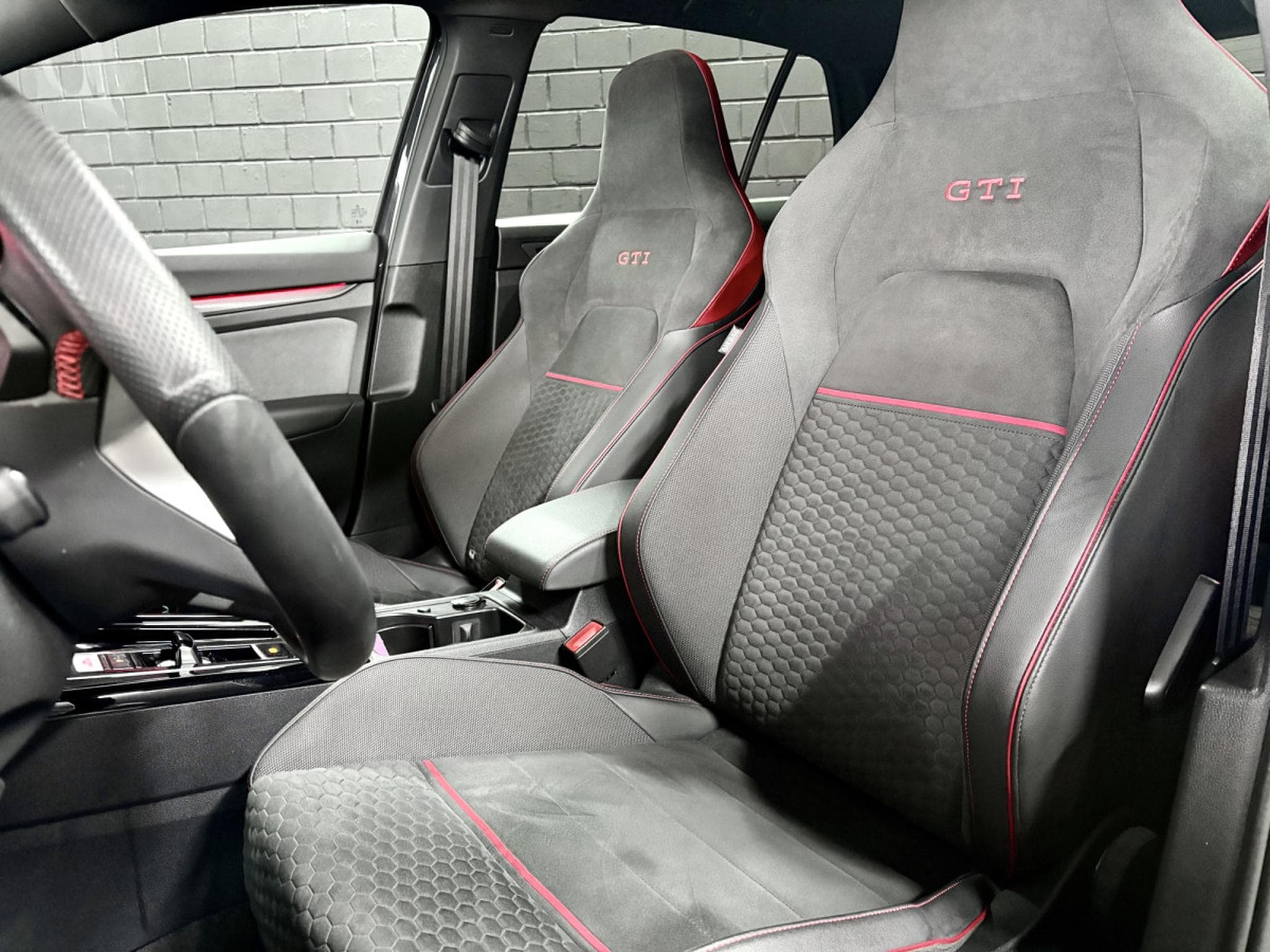 VW Golf GTI Clubsport 2.0 TSI 300 CV DSG7 *PANO* *MATRIX* HARMAN* (2024) - Photo 7