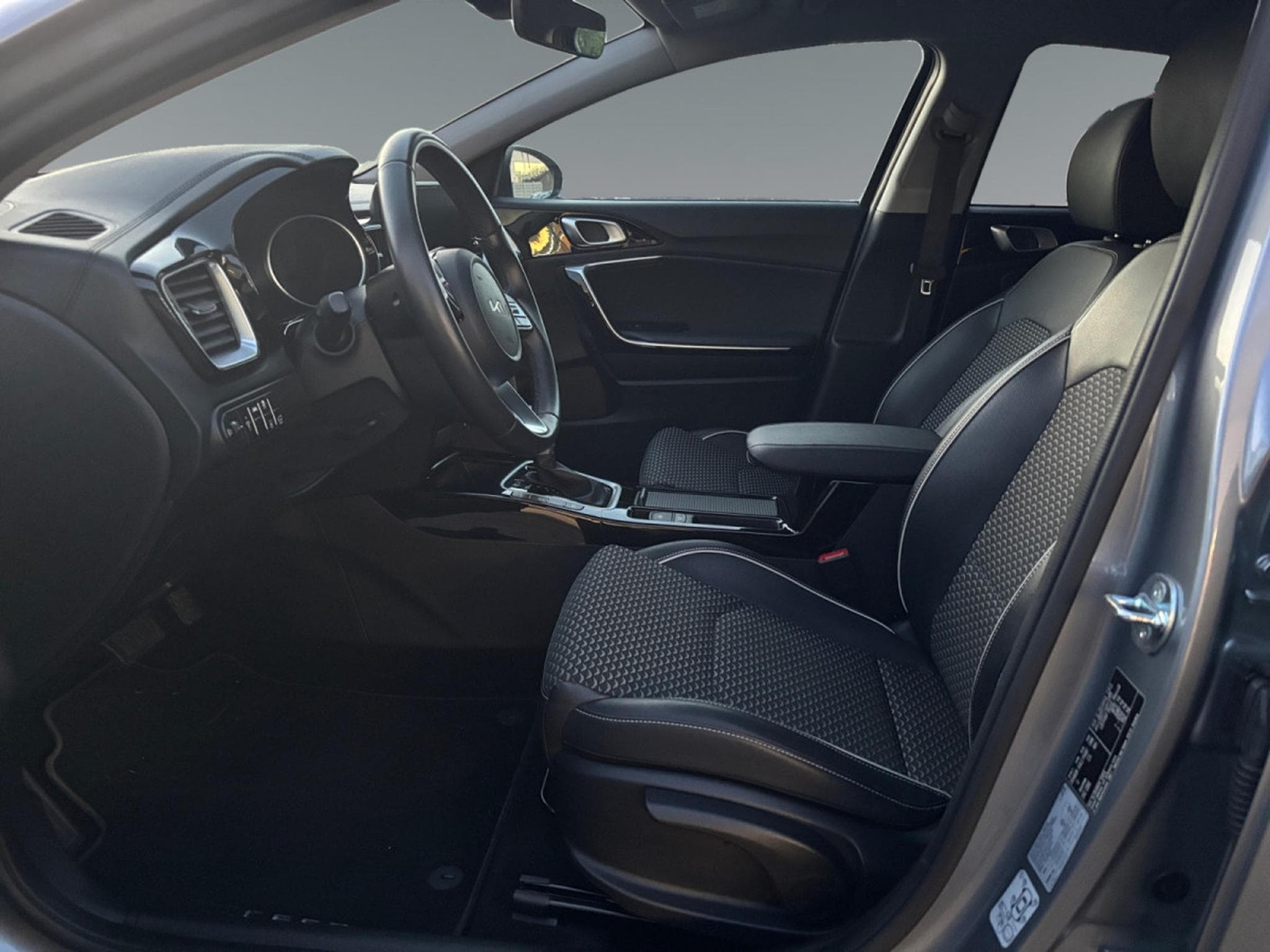 Kia XCeed Pulse 1.5T 140 DCT (2024) - Photo 11