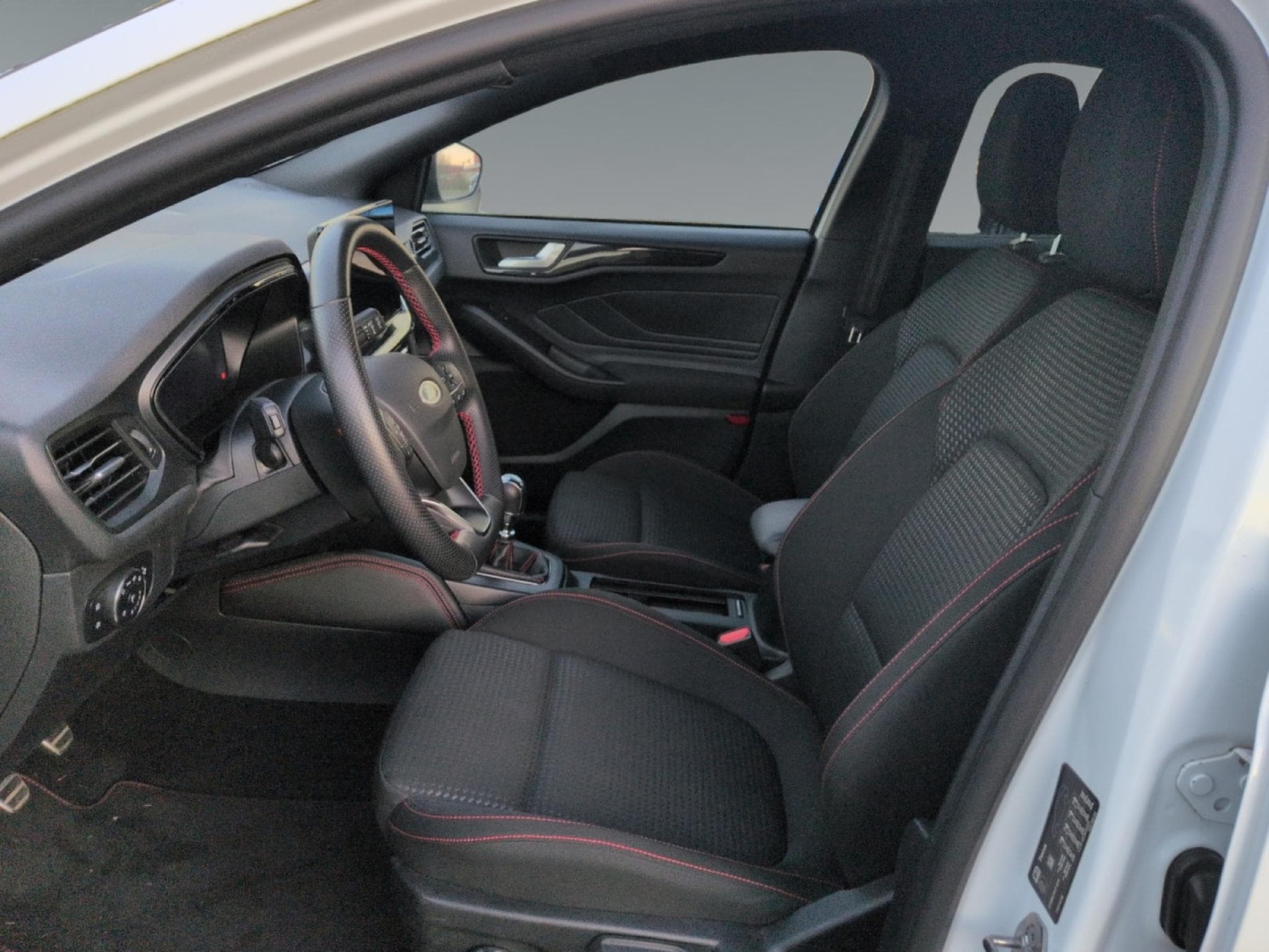 Ford Focus 1.0 EcoBoost MHEV ST-Line X (2022) - Photo 10