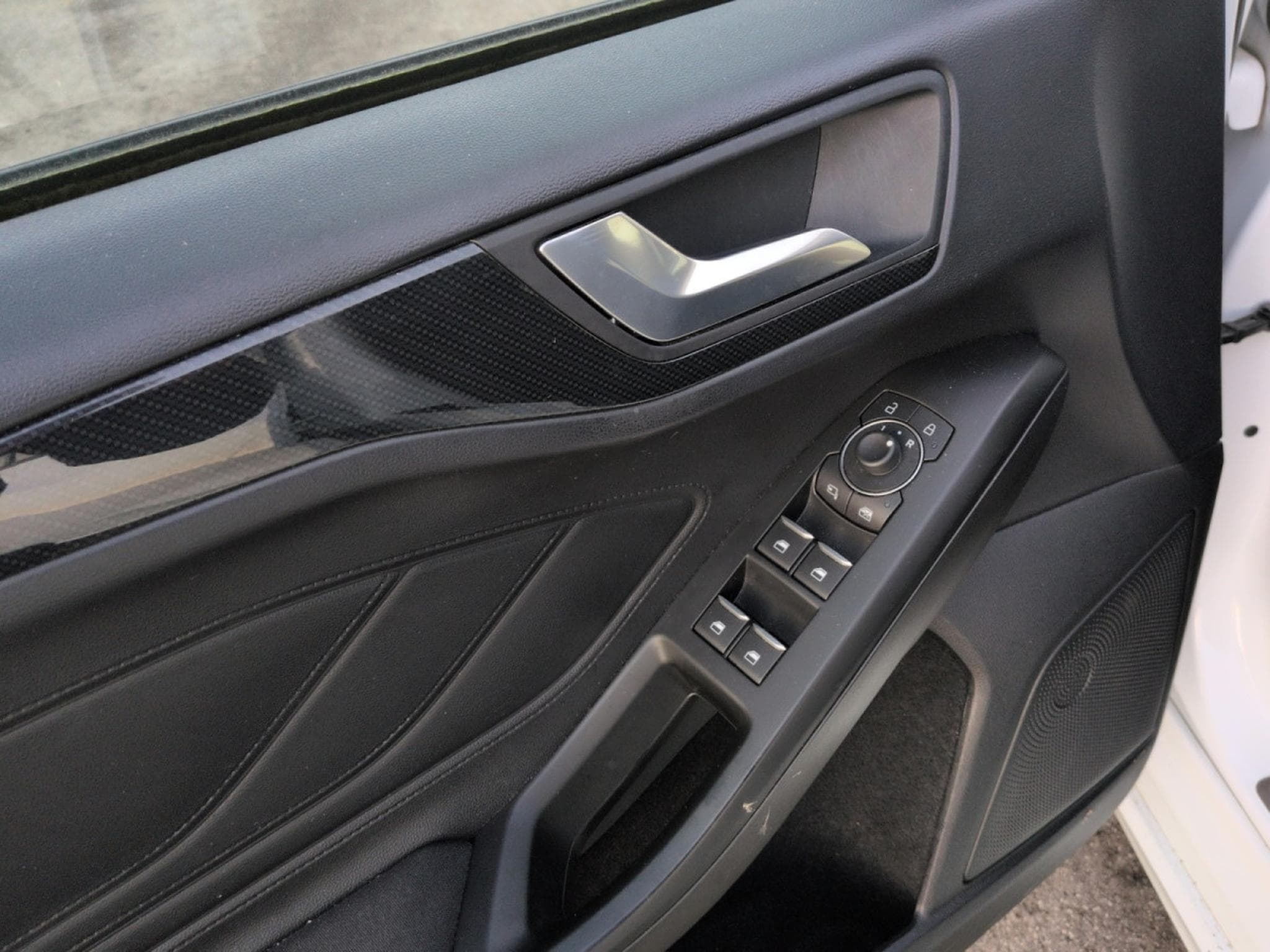 Ford Focus 1.0 EcoBoost MHEV ST-Line X (2022) - Photo 11