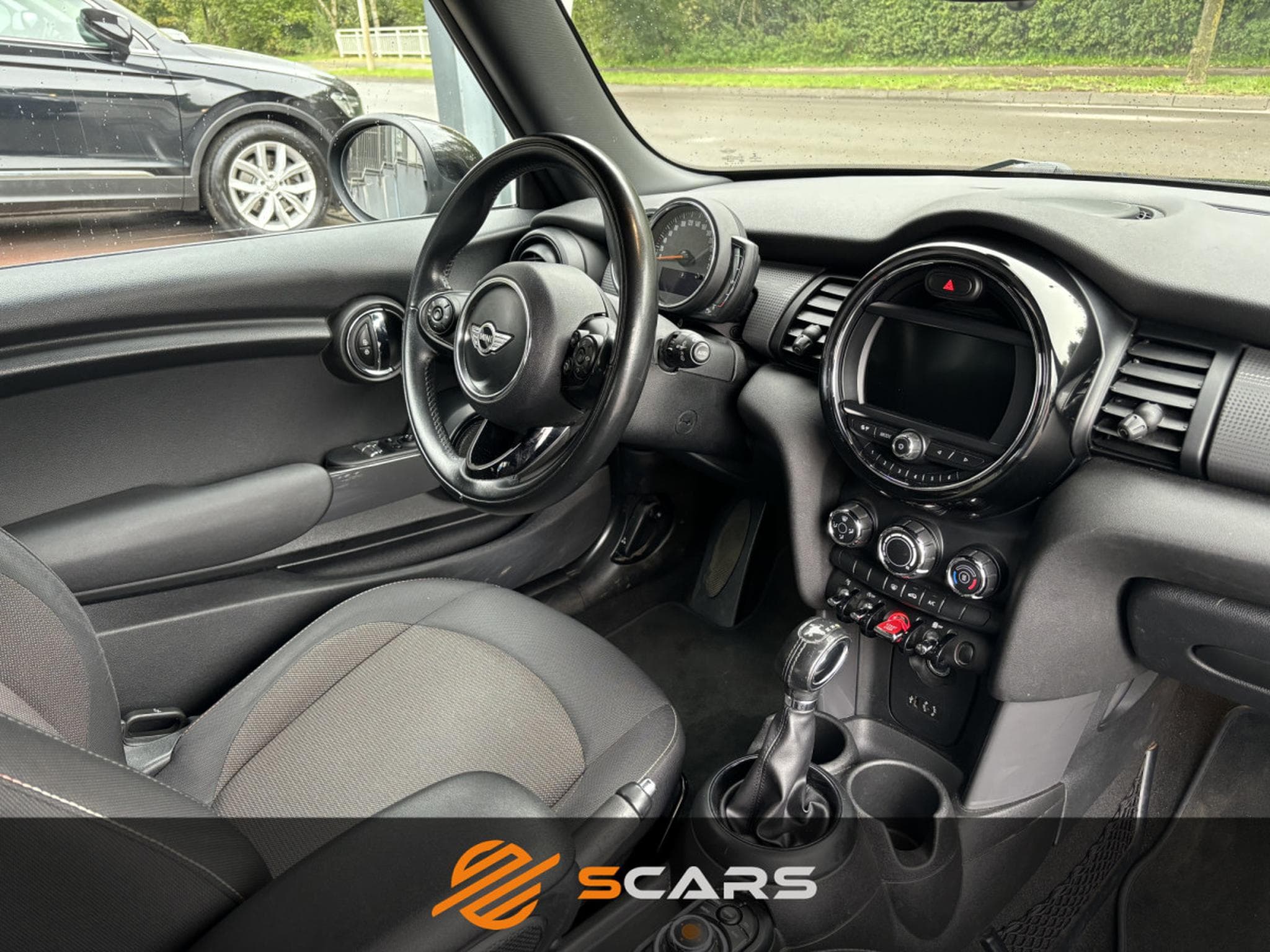 Mini Cooper 1.5 136cv Automat. Carbon Black Color Line (2018) - Photo 8