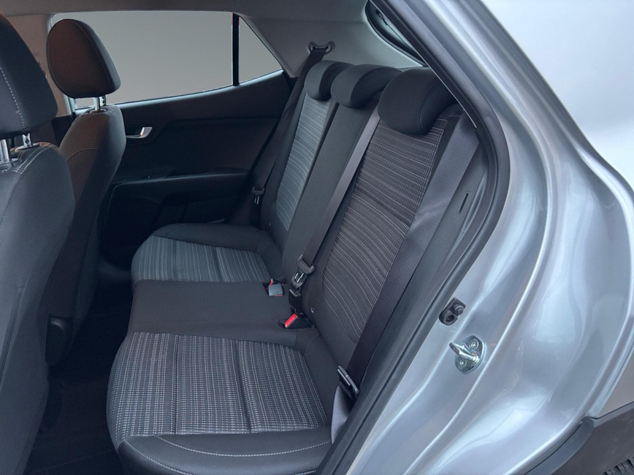 Kia Stonic Pulse 1.0T ISG (2024) - Photo 12