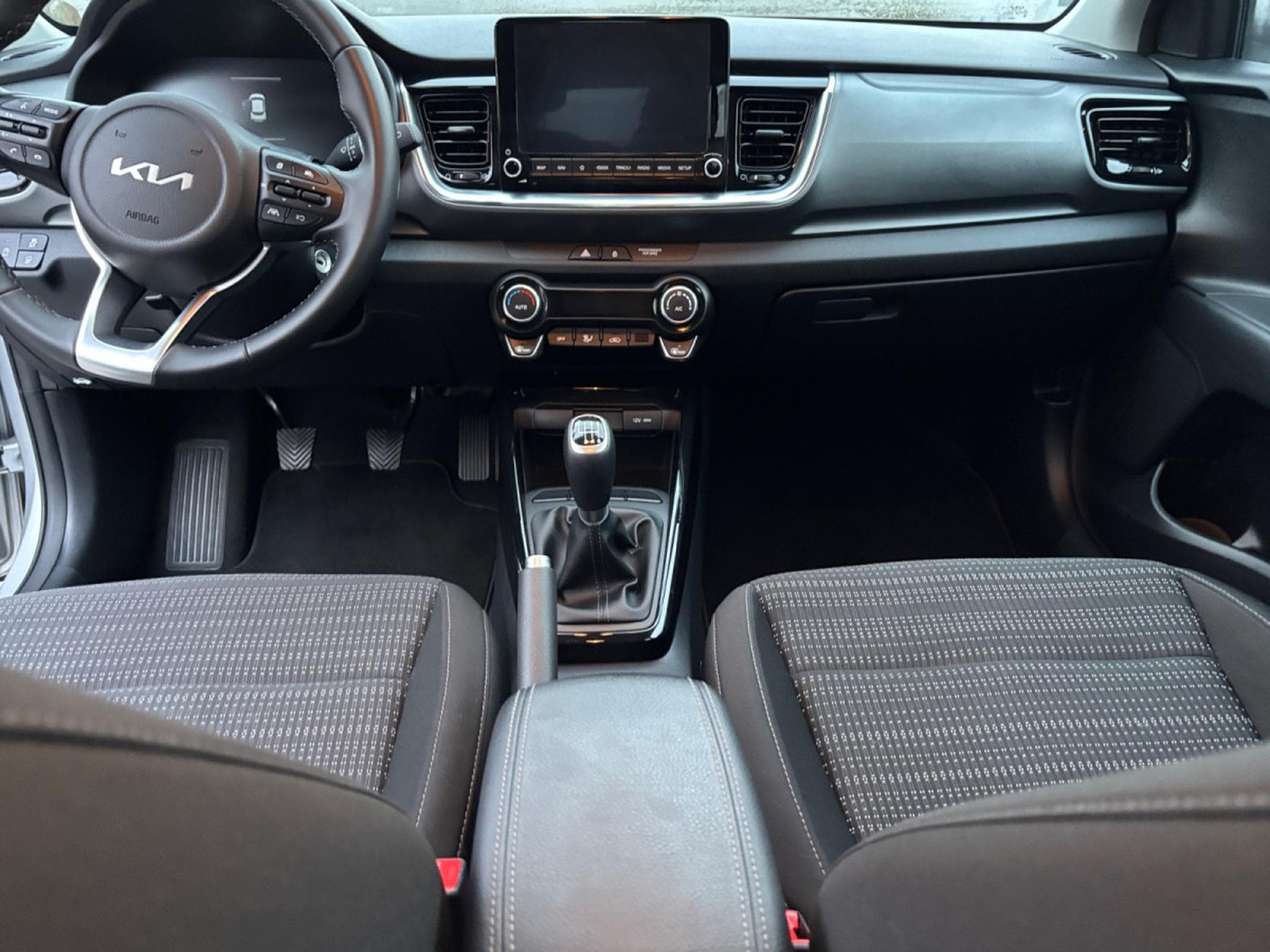 Kia Stonic Pulse 1.0T ISG (2024) - Photo 15