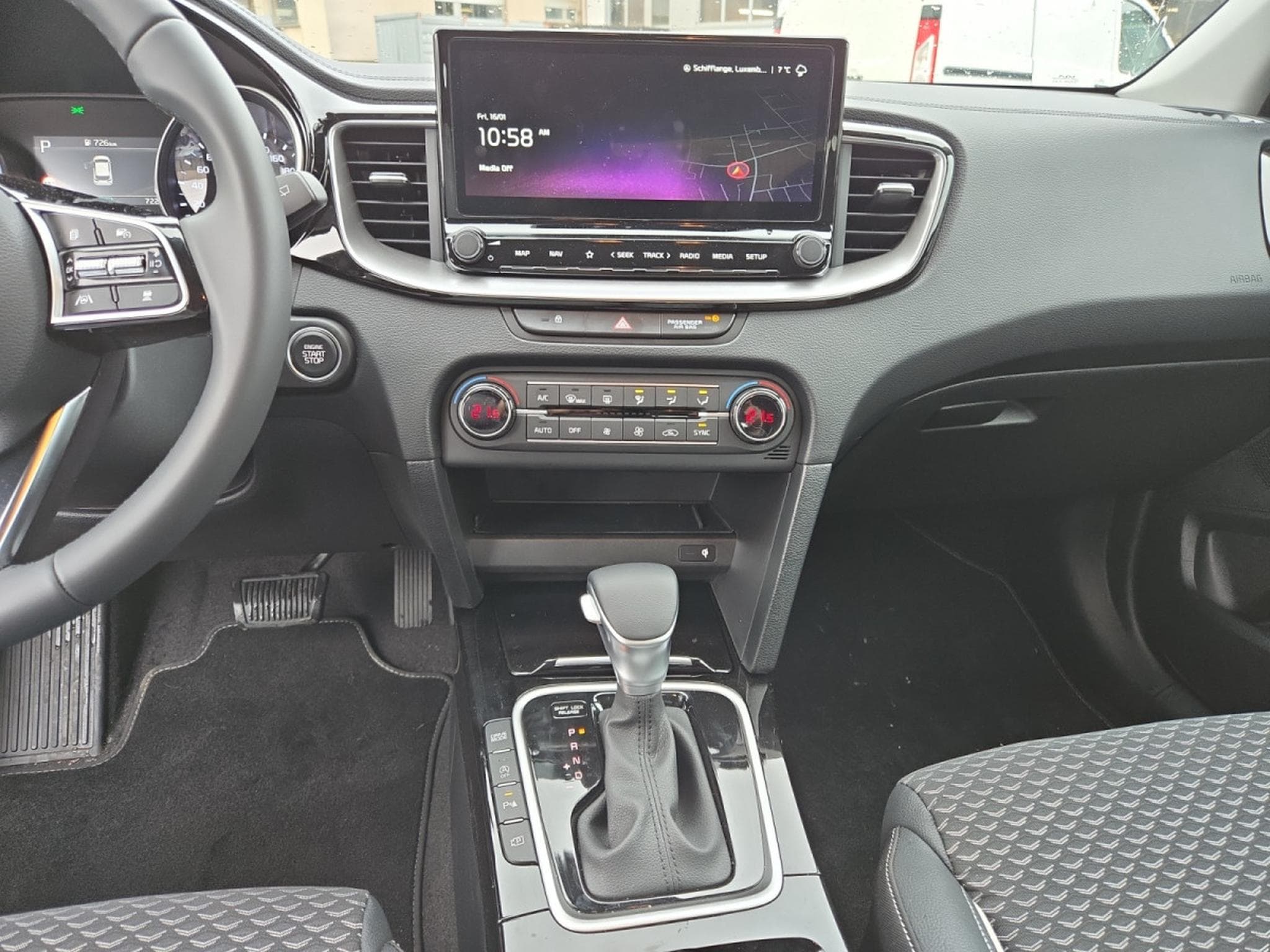 Kia Ceed Pulse 1.0 T-GDi 100 MHEV DCT7 (2025) - Photo 13