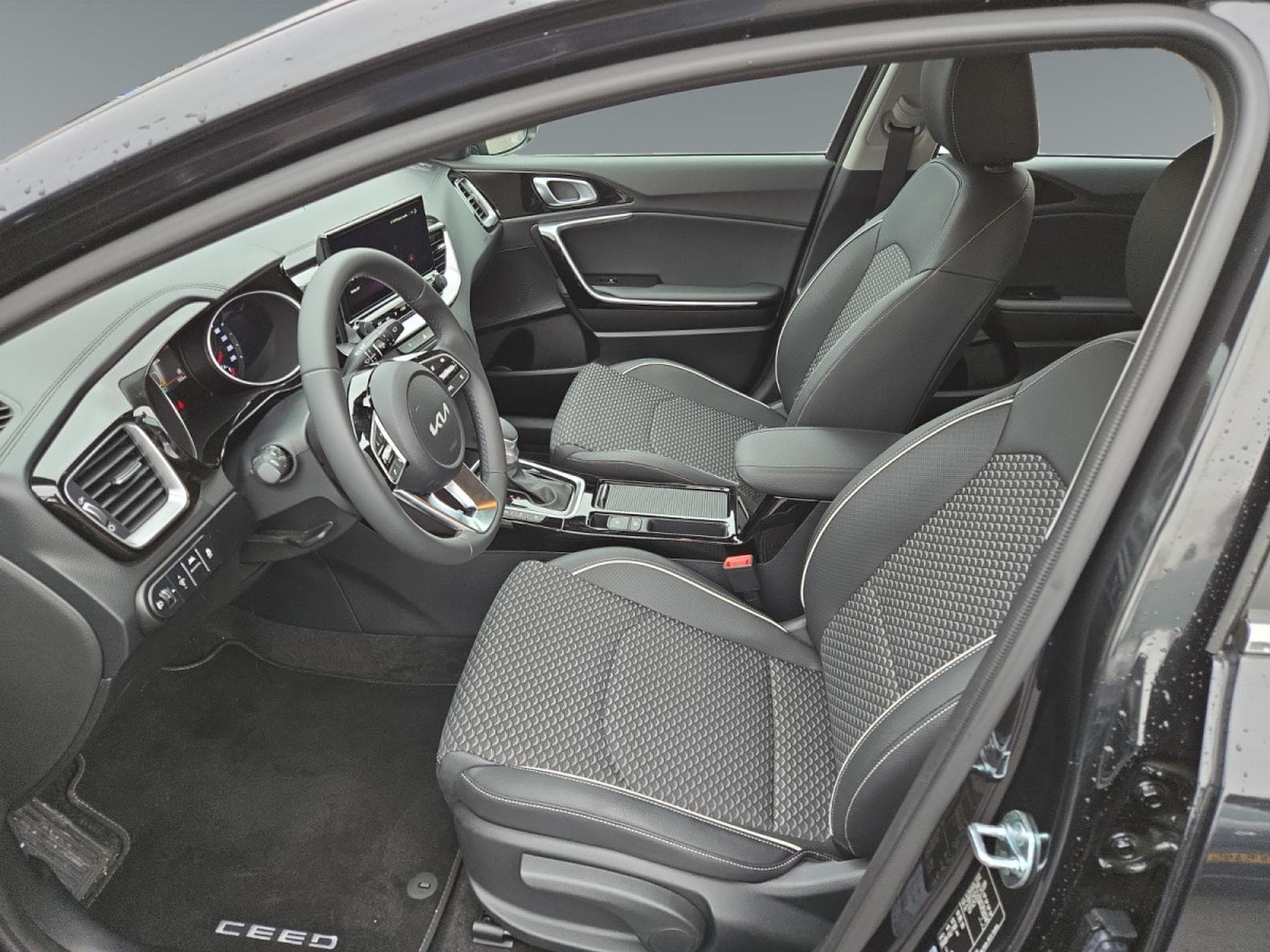 Kia Ceed Pulse 1.0 T-GDi 100 MHEV DCT7 (2025) - Photo 14