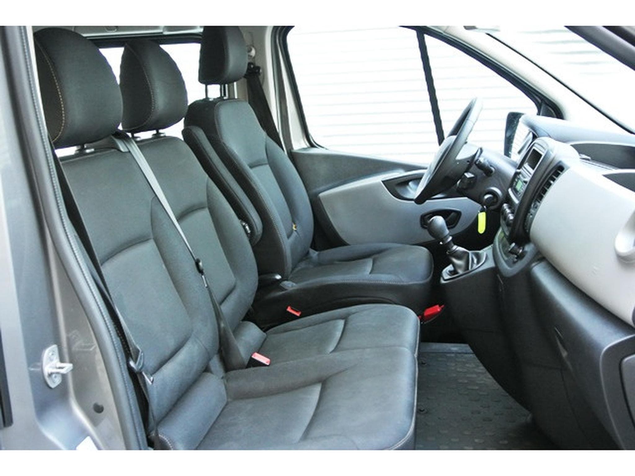 Renault Trafic LOCATION 1.6 DCI 120 9 PLACES - LOCATION RENAULT TRAFIC 9 PL (2019) - Photo 10