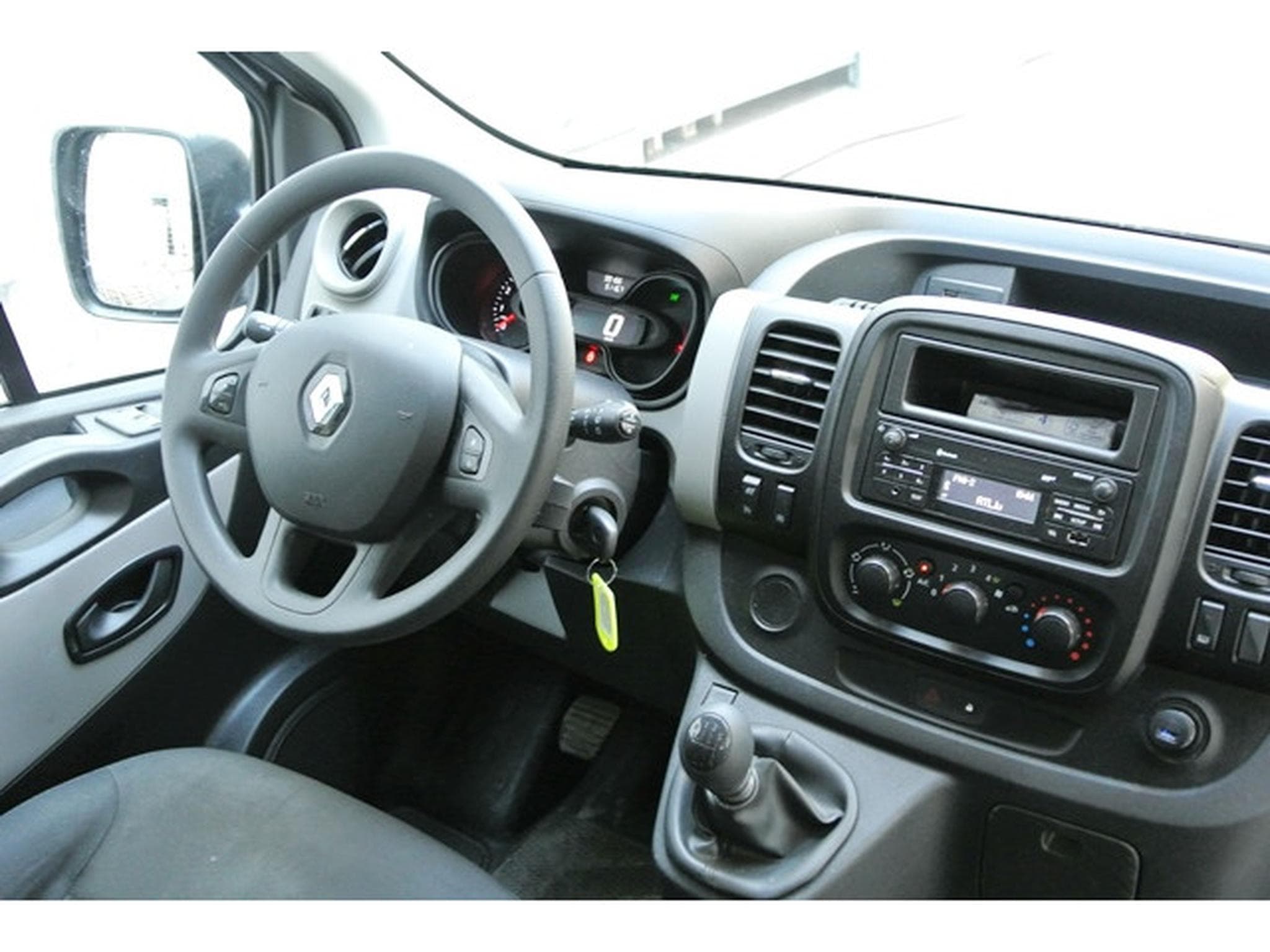 Renault Trafic LOCATION 1.6 DCI 120 9 PLACES - LOCATION RENAULT TRAFIC 9 PL (2019) - Photo 6