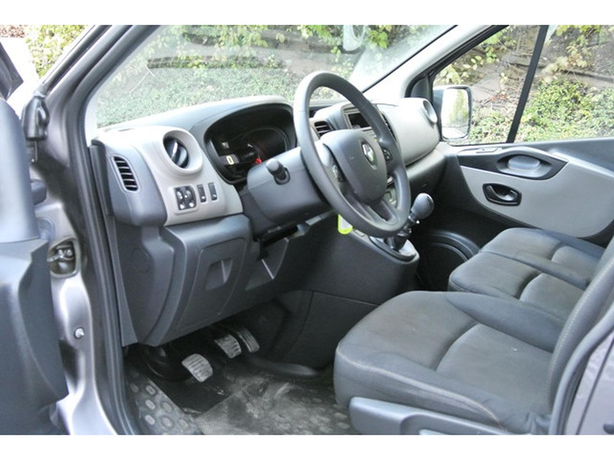 Renault Trafic LOCATION 1.6 DCI 120 9 PLACES - LOCATION RENAULT TRAFIC 9 PL (2019) - Photo 9