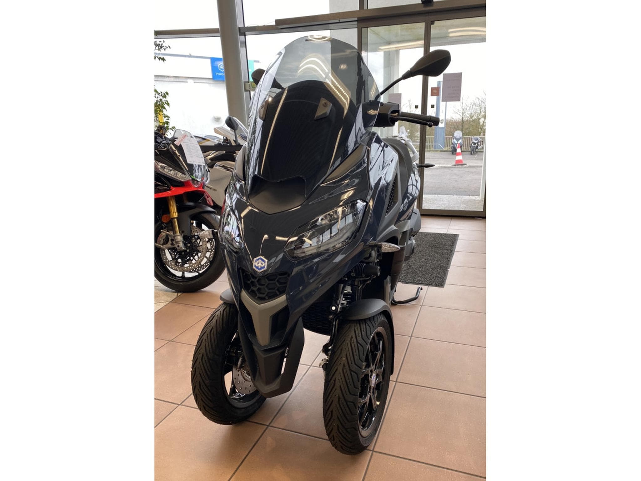 Piaggio MP3 310 (2026) - Photo 2