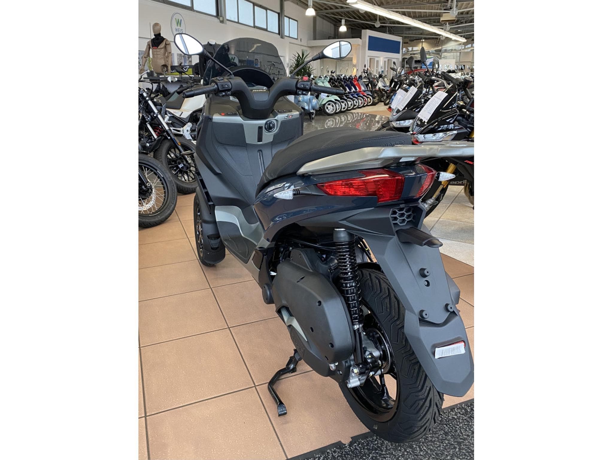 Piaggio MP3 310 (2026) - Photo 3