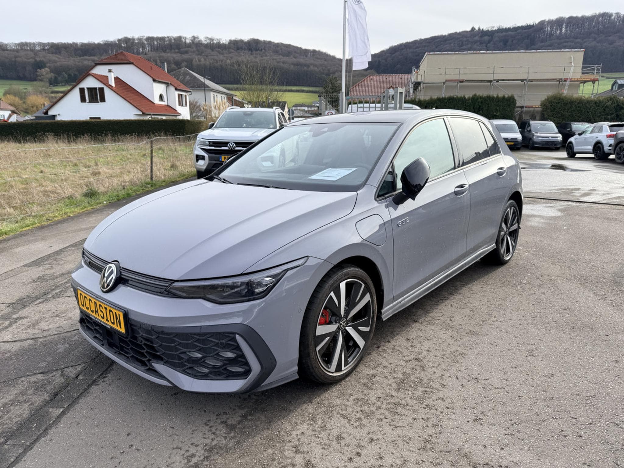 VW Golf GTE 1.5 eHybrid 130 kW / 177 CV Boîte à double embrayage 6 v (2025) - Photo 1