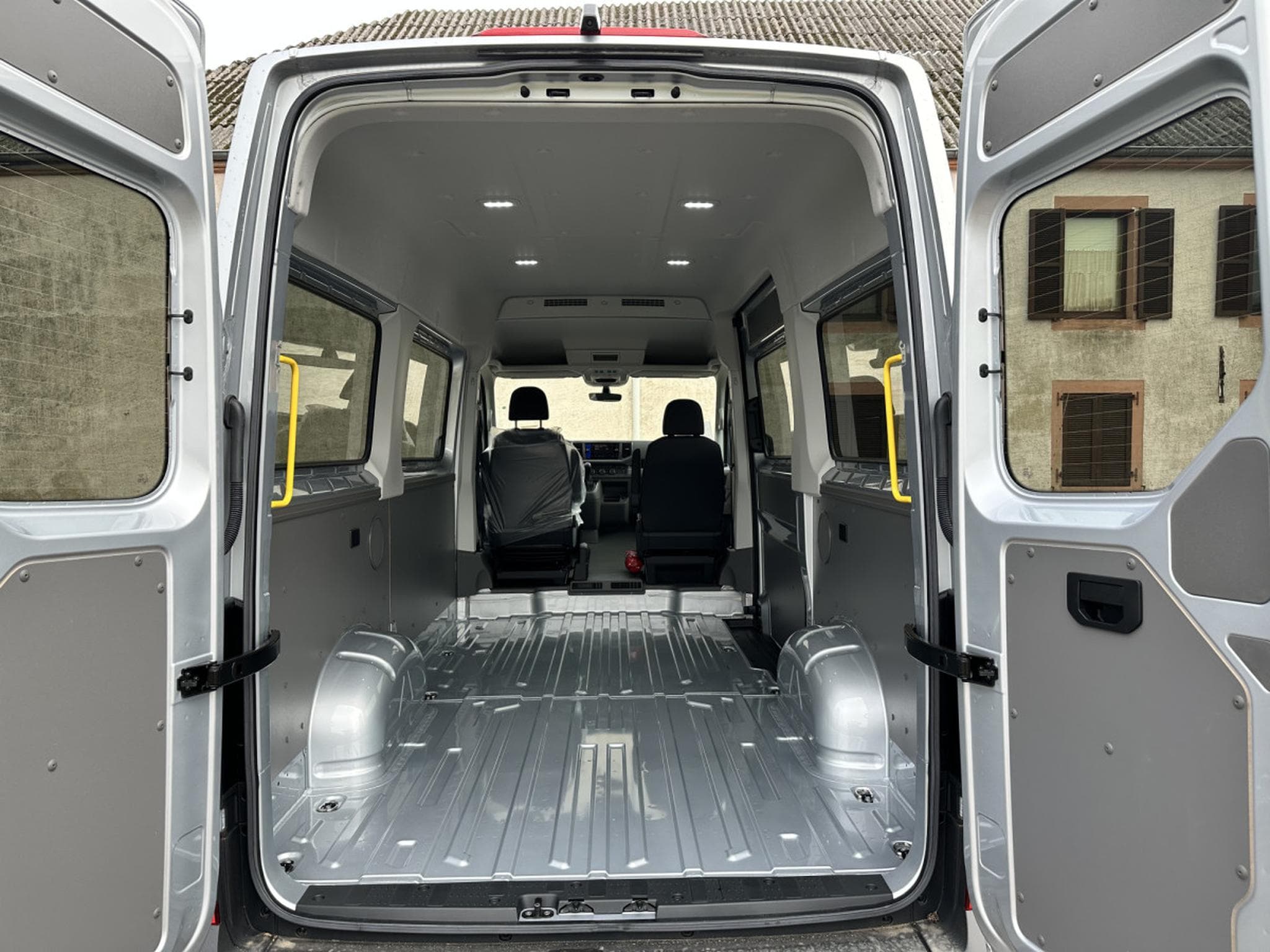 VW Crafter 35 Fourgon Trendline Toit surélévé 2.0 TDI 177cv / 130kW TDI (2025) - Photo 6