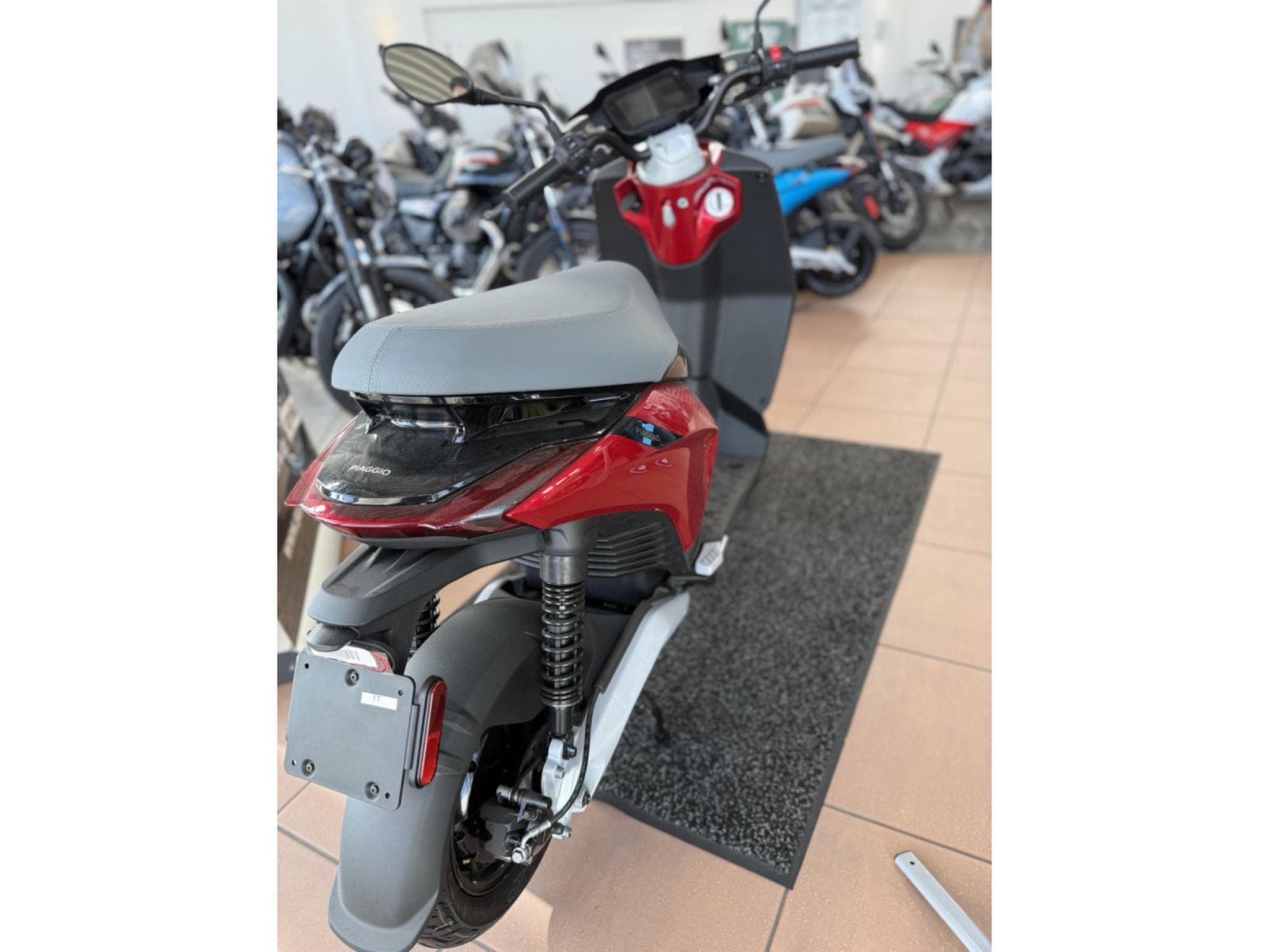 Piaggio C-Max + (2026) - Photo 2