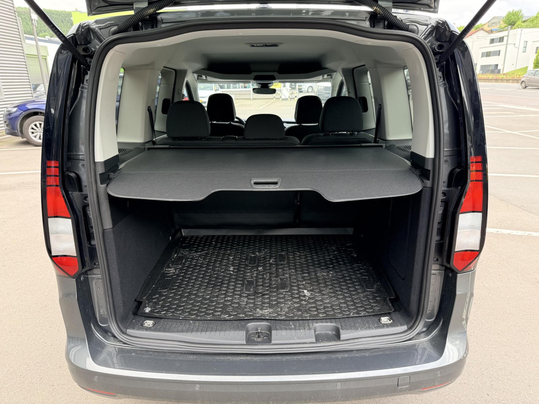 VW Caddy 4 MOTION 2.0 TDI 122cv 6 vitesses (2025) - Photo 8